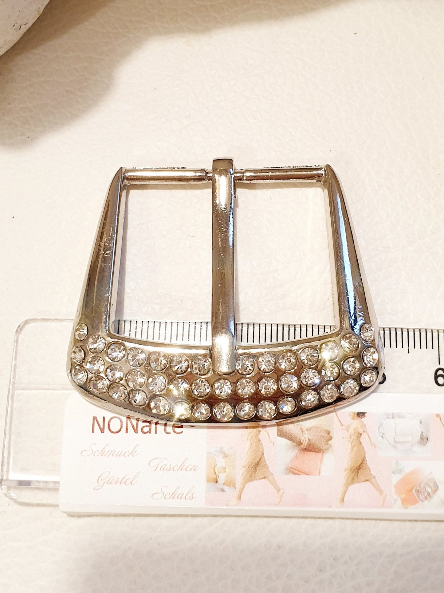 Gürtelschnalle in Silber mit Strass