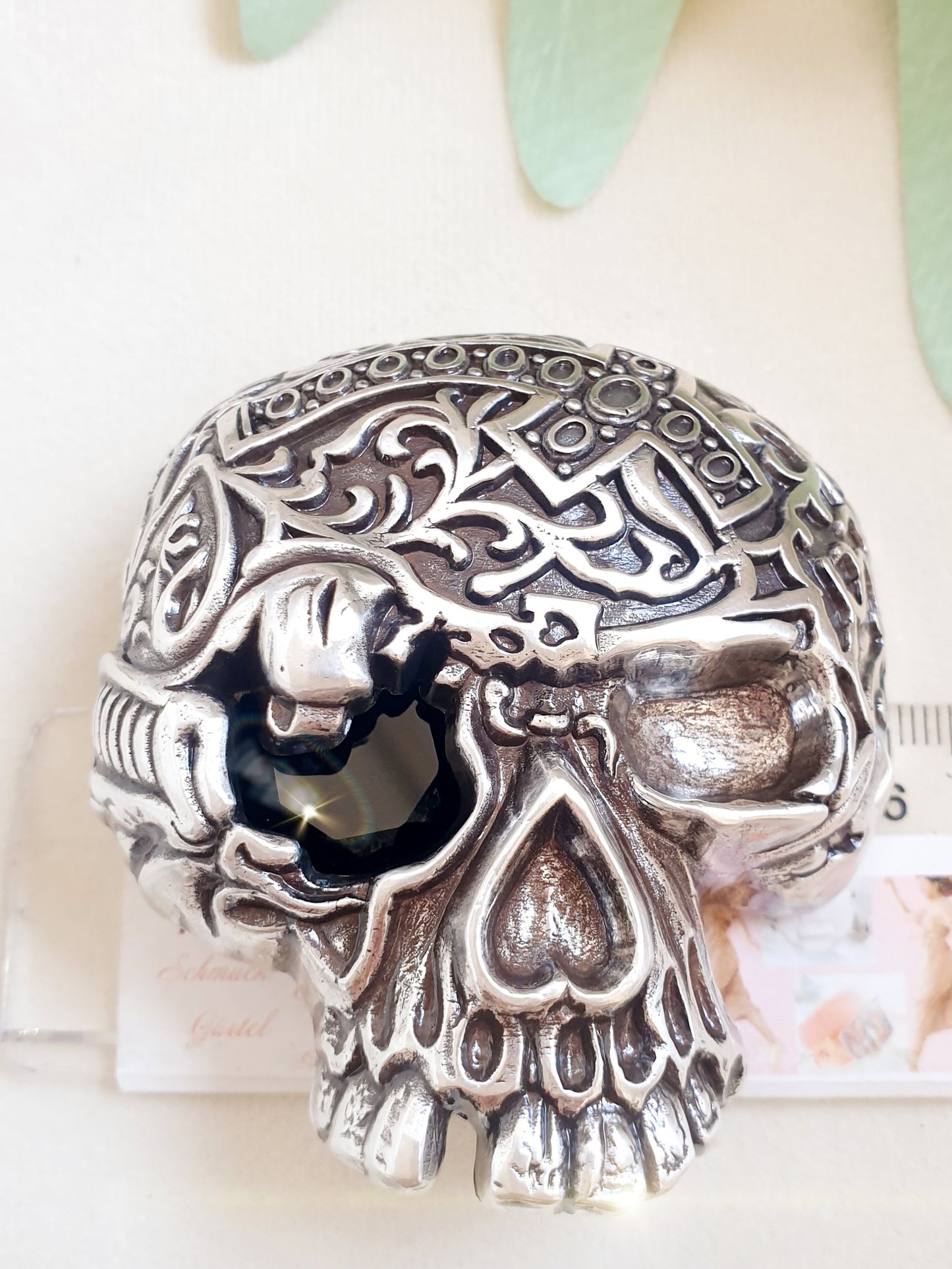 Totenkopf Gürtelschnalle mit Strassstein