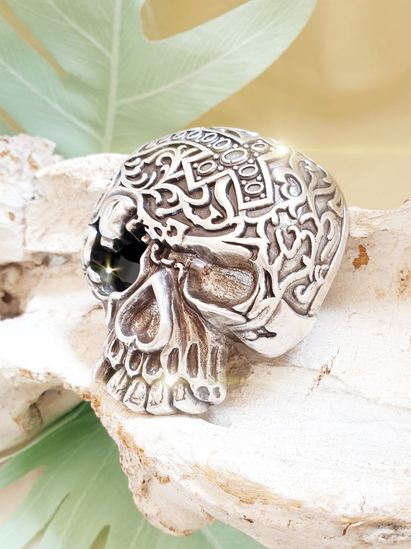 Totenkopf Gürtelschnalle mit Strassstein