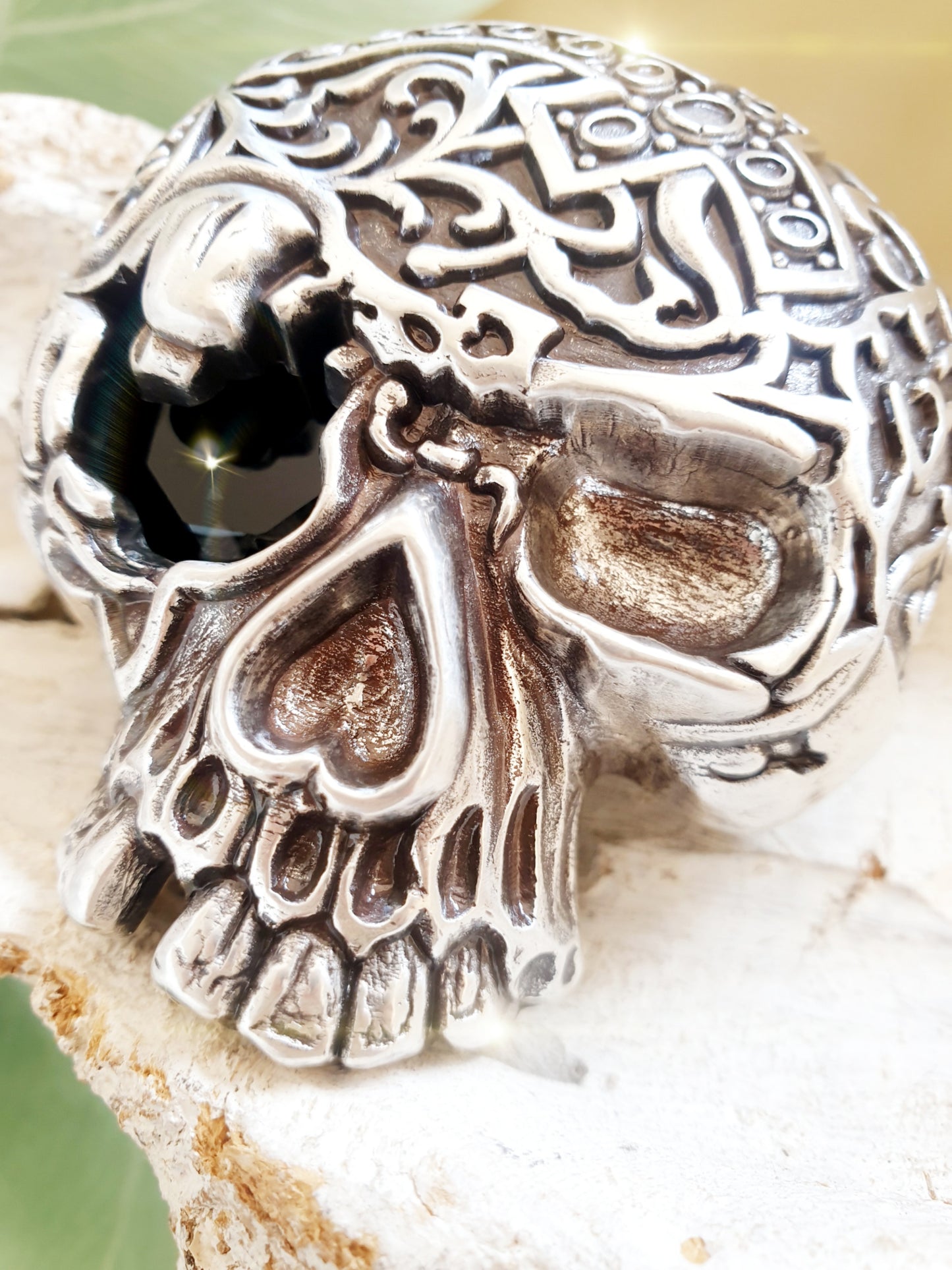 Totenkopf Gürtelschnalle mit Strassstein