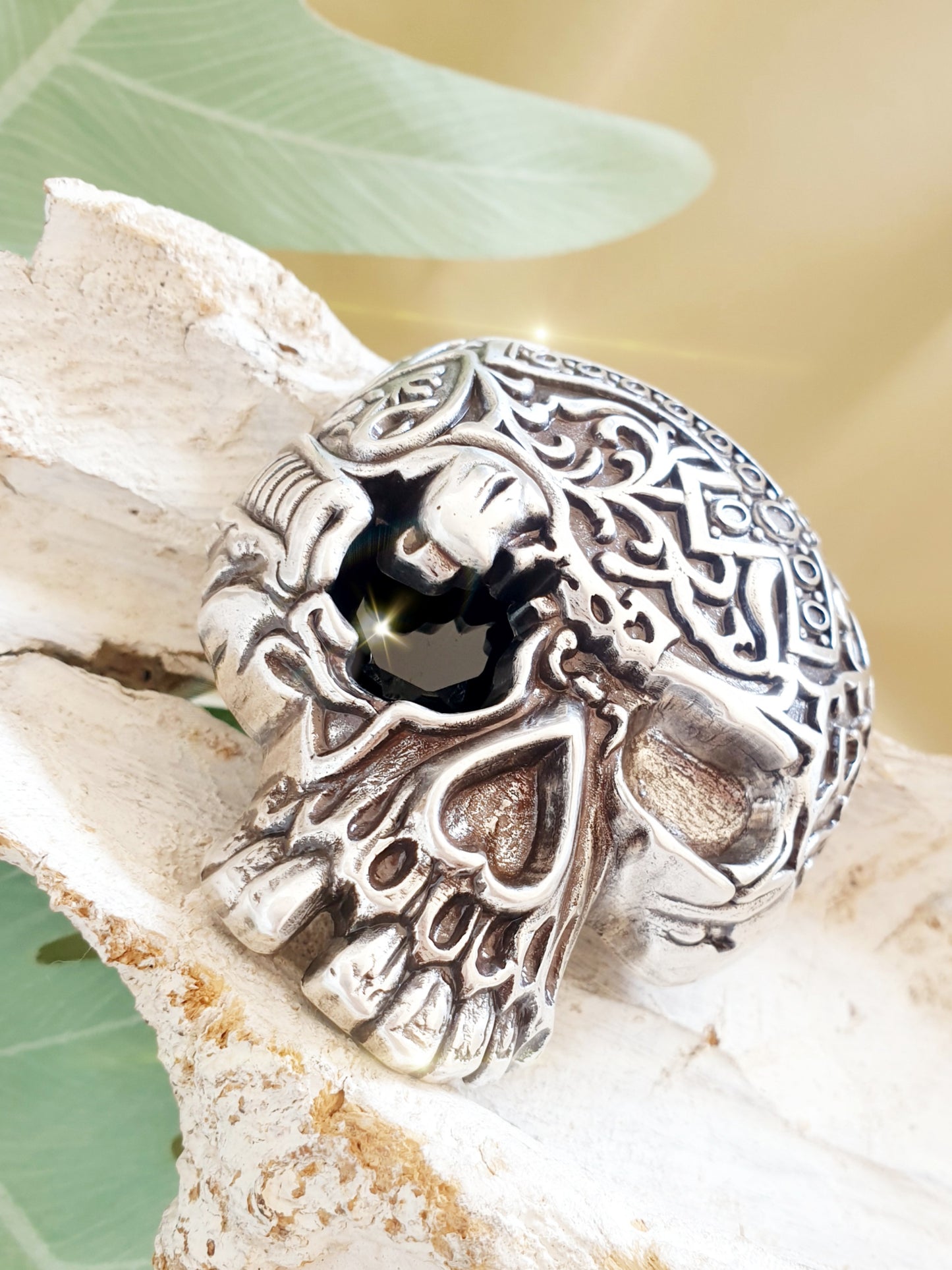 Totenkopf Gürtelschnalle mit Strassstein