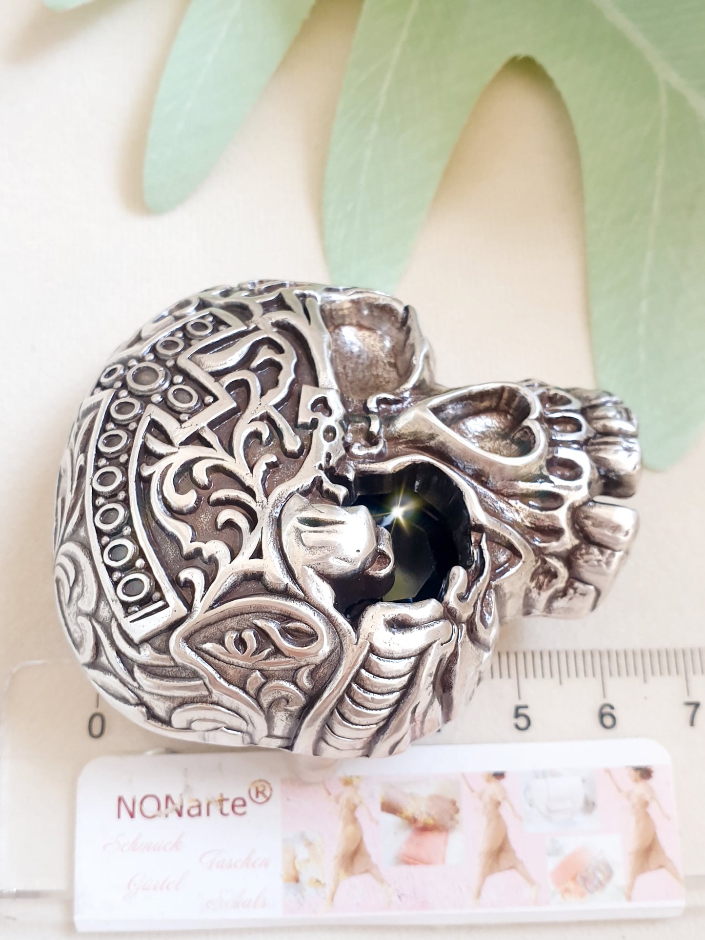 Totenkopf Gürtelschnalle mit Strassstein