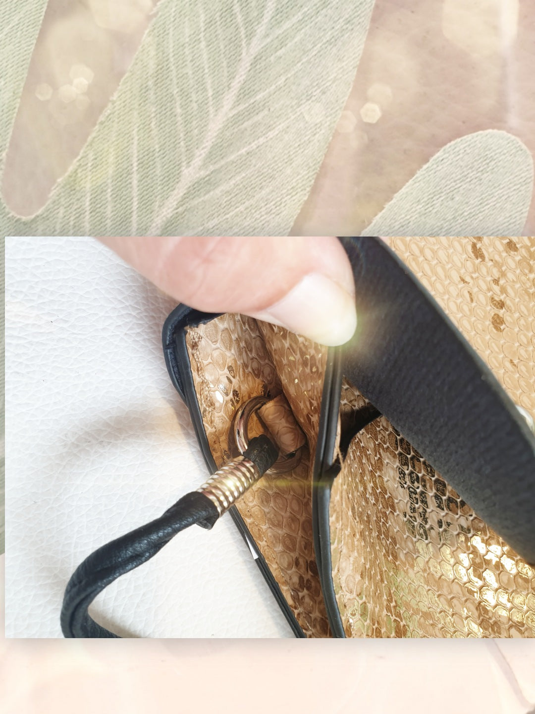 Handytasche kleine Crossbody aus Kunstleder mit Schlangenprägung in Beige