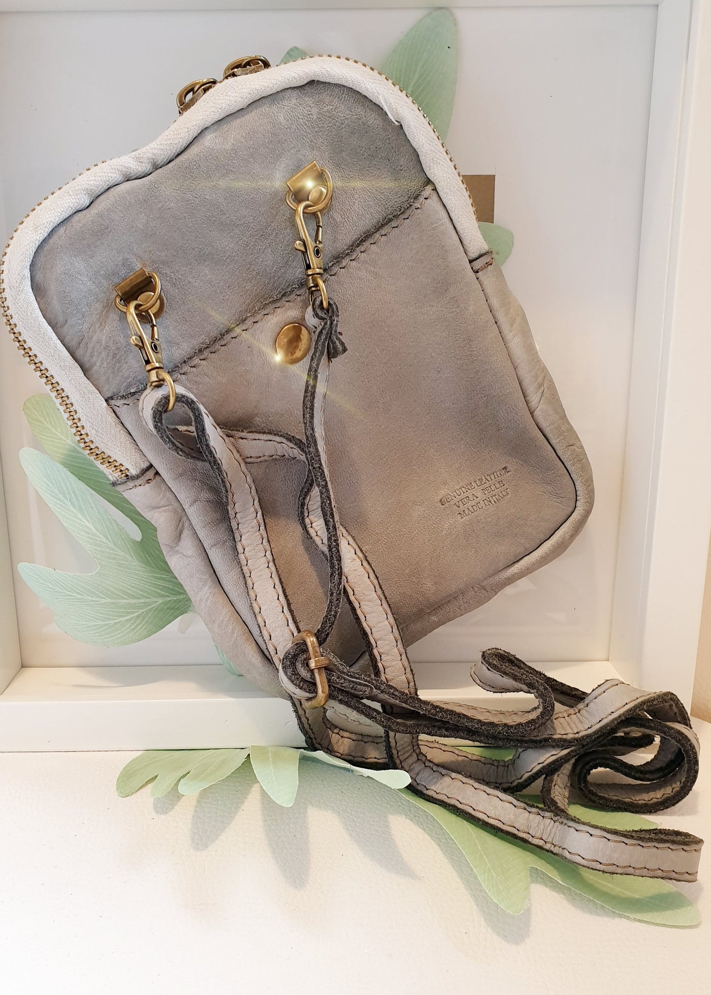 Handytasche aus geflochtenem Waschleder in Grau