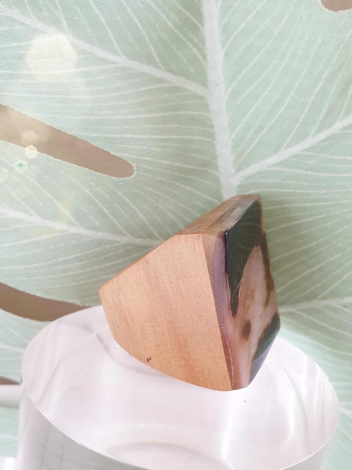 Holzring mit Perlmuttauflage Braun