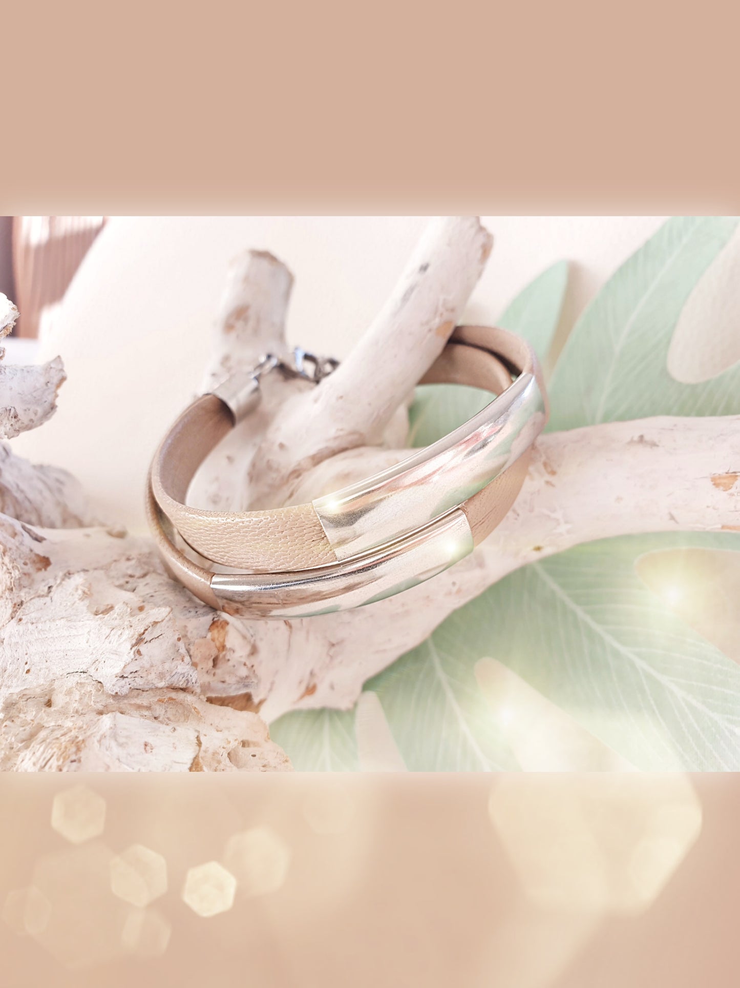 Lederarmband doppelt in Helltaupe mit Edelstahlelementen