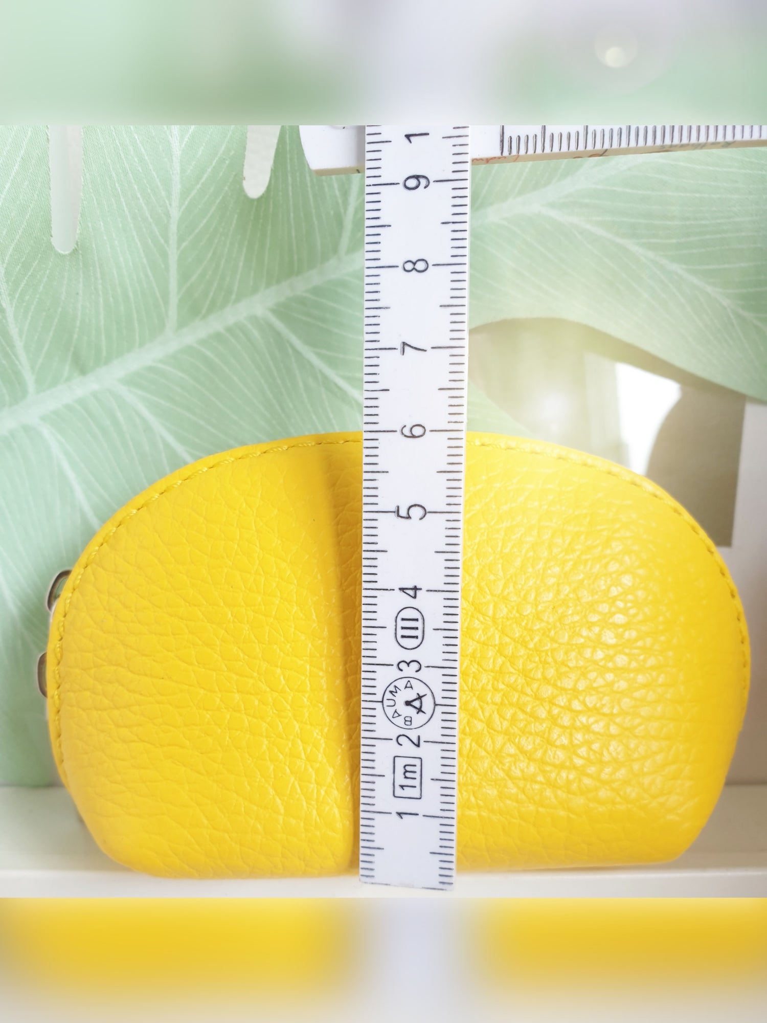 Kleines Beutelchen für Kleinigkeiten, wie Tabletten, Lippenstift etc. aus Leder in Gelb Maß Höhe