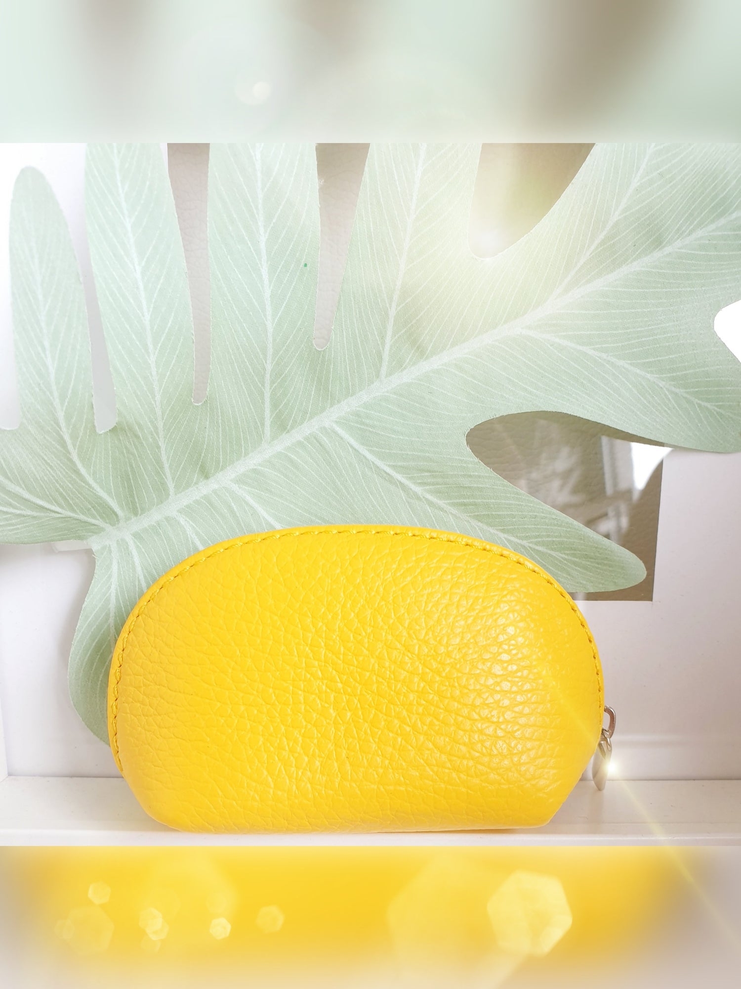 Kleines Beutelchen für Kleinigkeiten, wie Tabletten, Lippenstift etc. aus Leder in Gelb