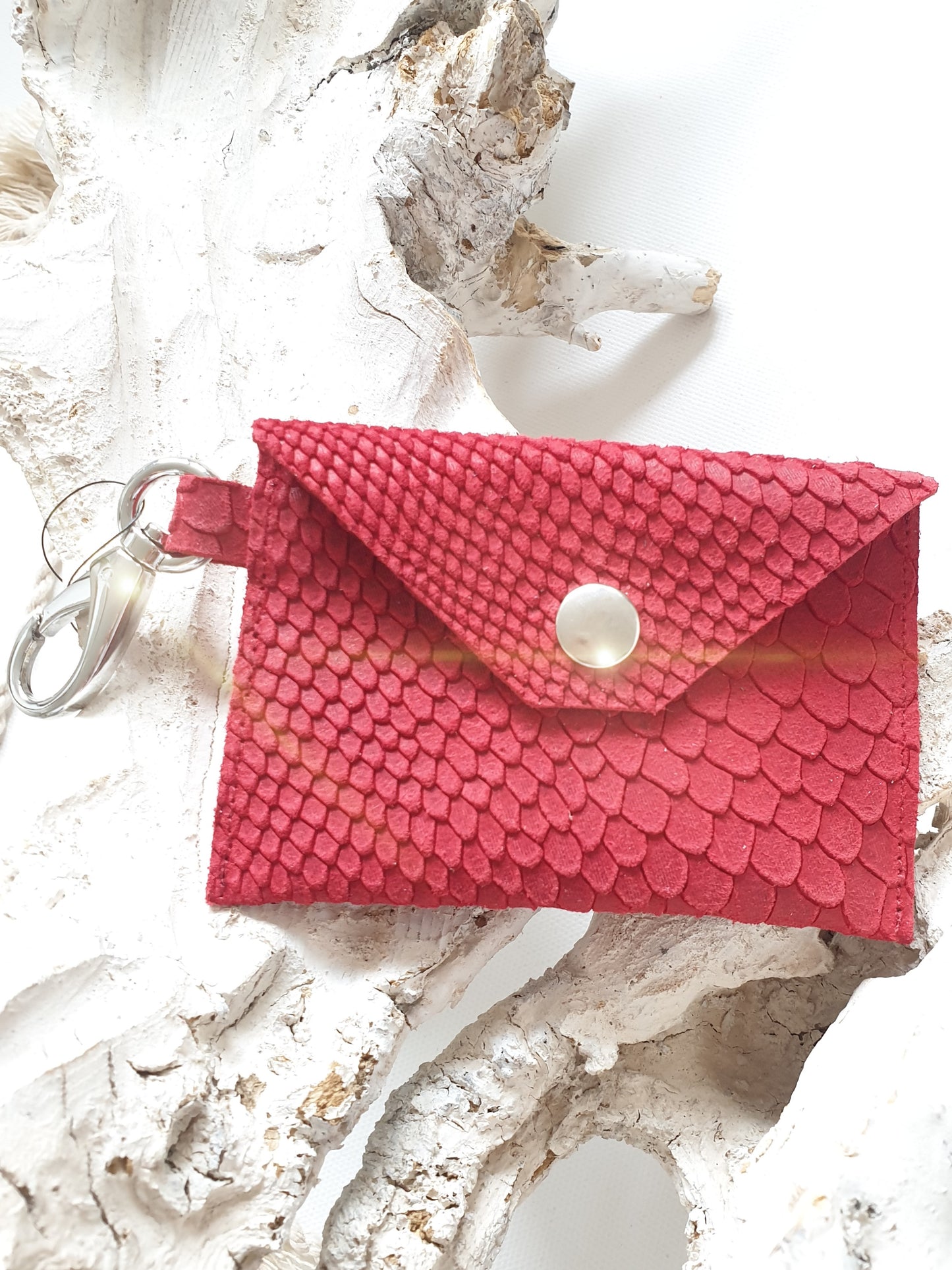 Minibag Taschenanhänger aus Leder mit Schlangen Prägung rot