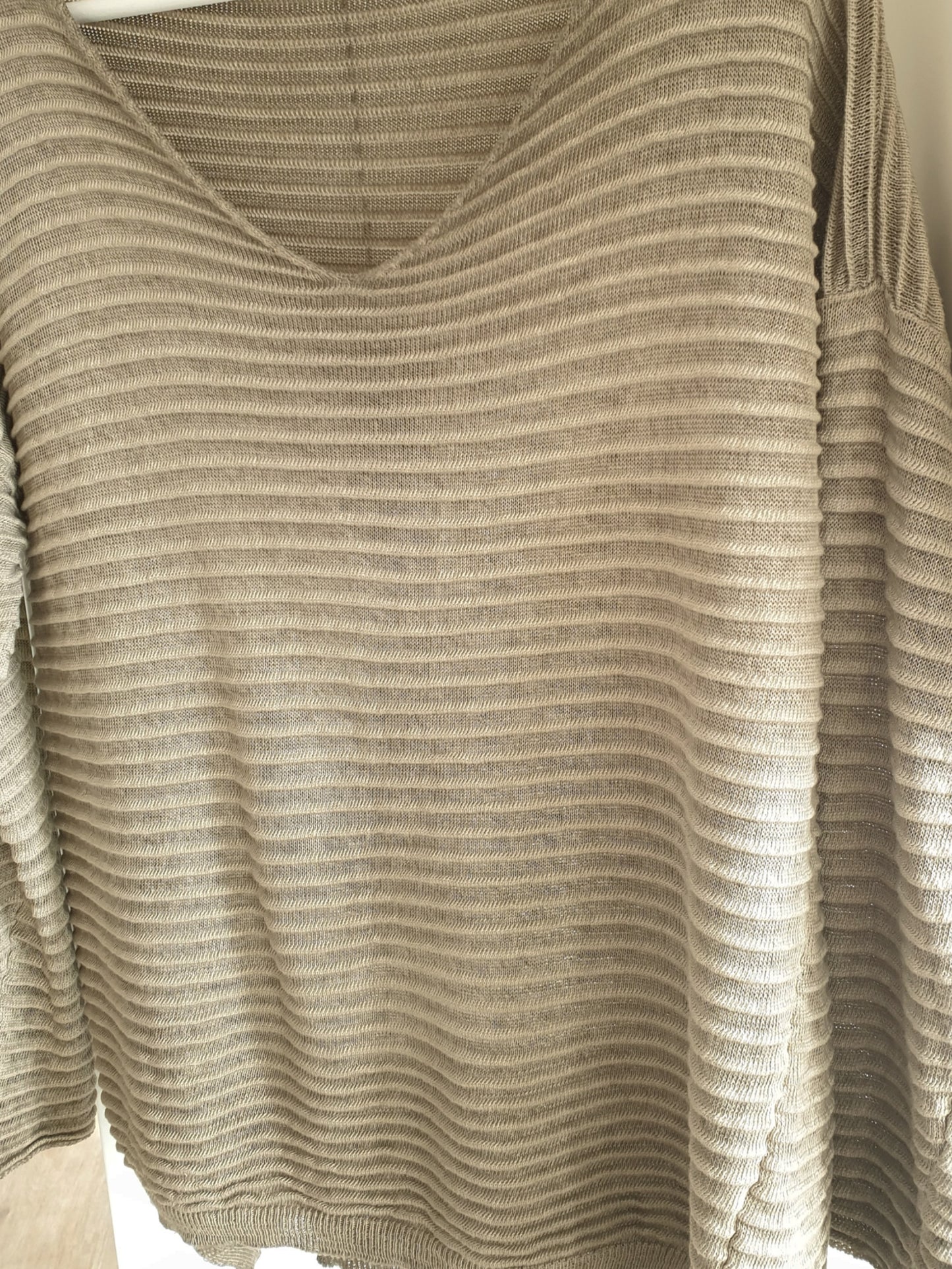Pullover aus Feinstrick mit Rippen in Olive taupe