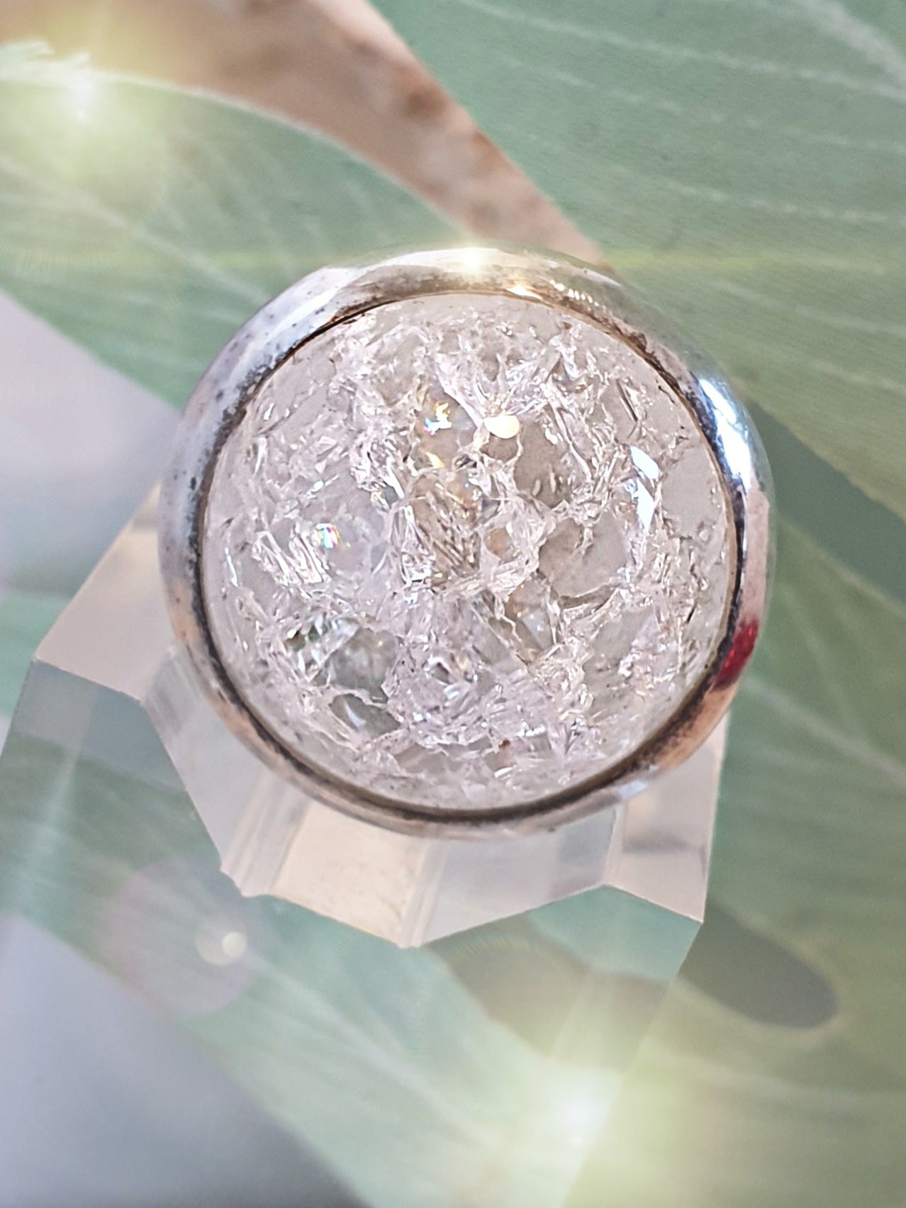 Ring aus Silber mit gecrashtem Bergkristall