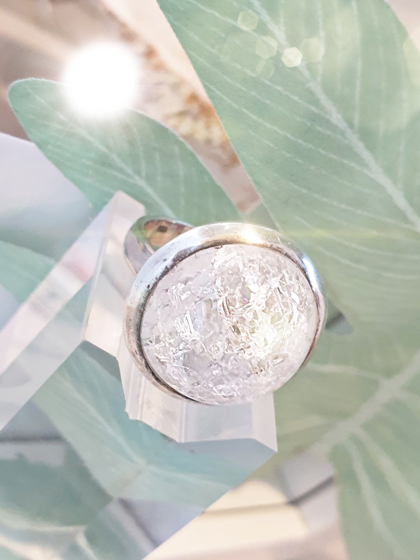 Ring aus Silber mit gecrashtem Bergkristall