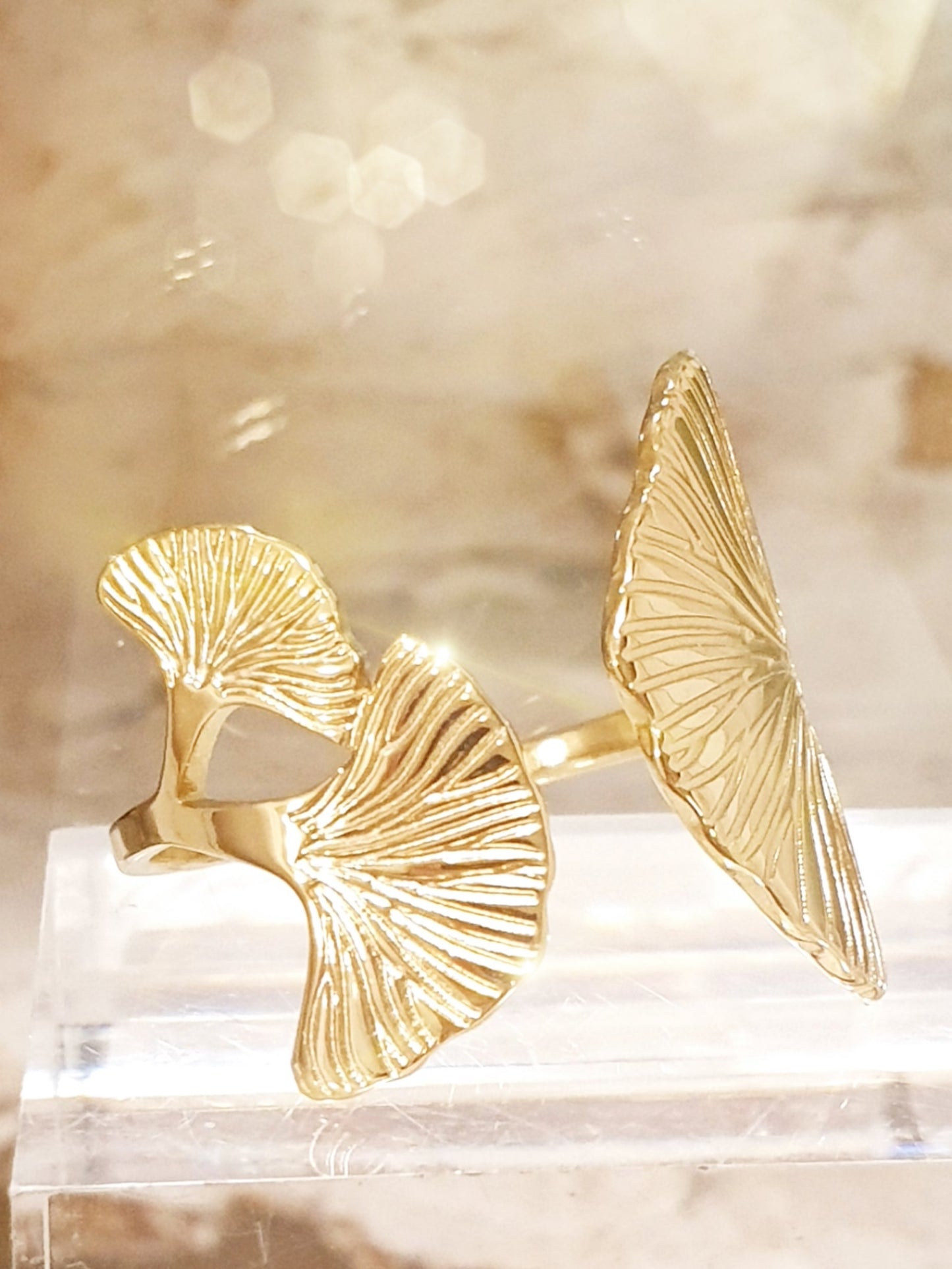 Edelstahl-Ring in Gold mit Ginko Blatt