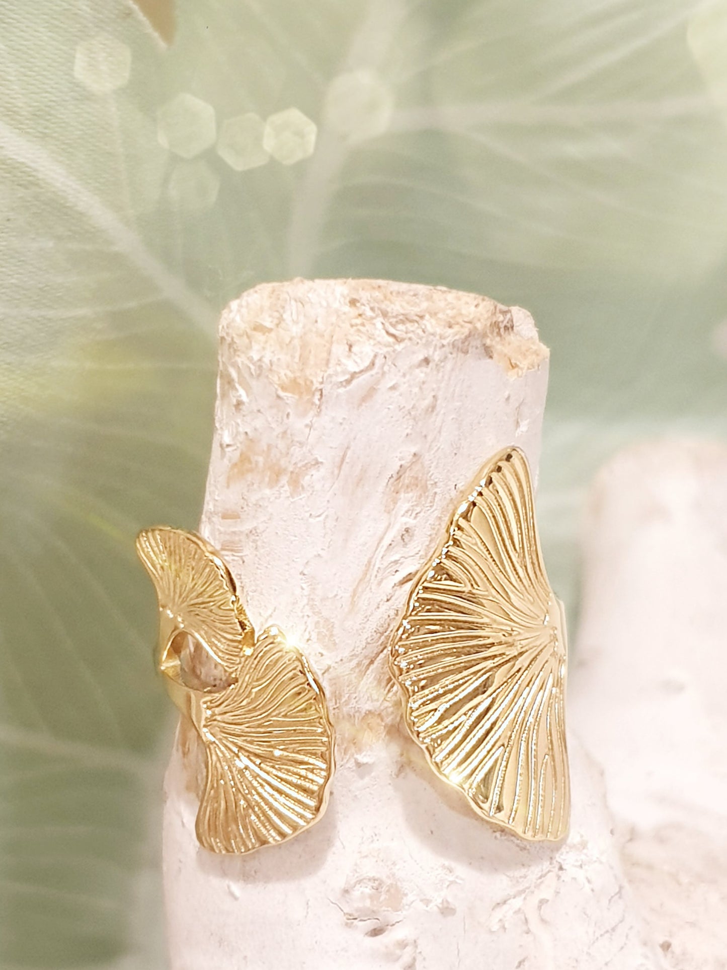 Edelstahl-Ring in Gold mit Ginko Blatt