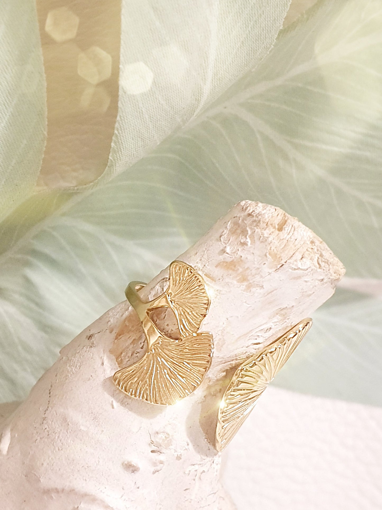 Edelstahl-Ring in Gold mit Ginko Blatt