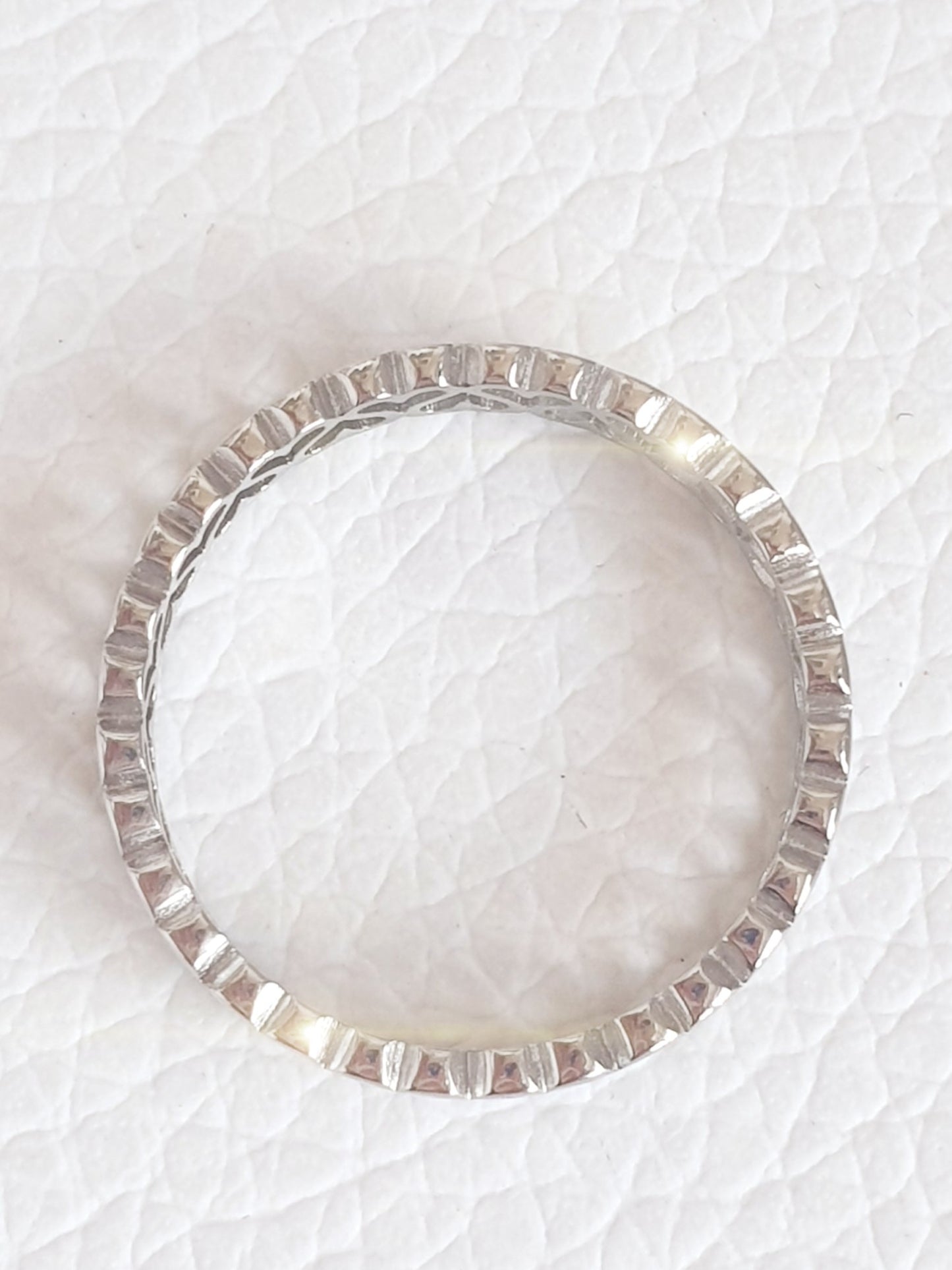 Edelstahl-Ring mit Herzen von oben