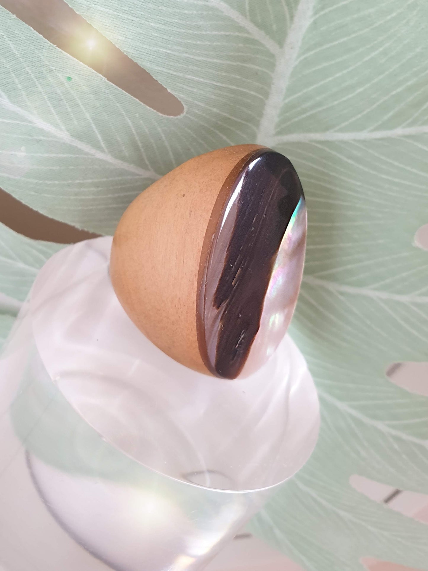 Holzring oval braun mit Perlmuttauflage