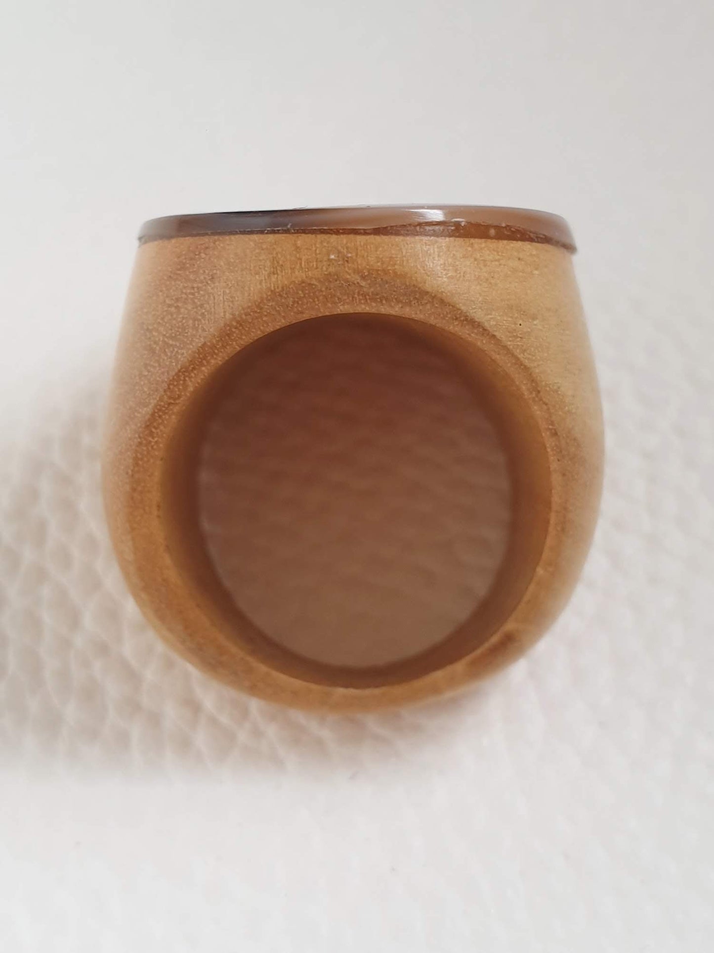 Holzring oval braun mit Perlmuttauflage