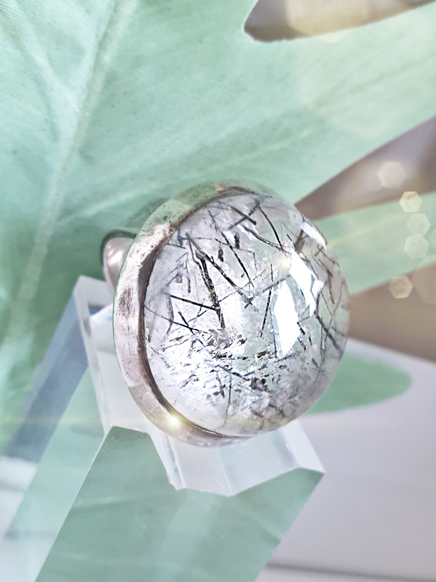 Sterlingsilberring mit großem Stein aus Turmalinquarz