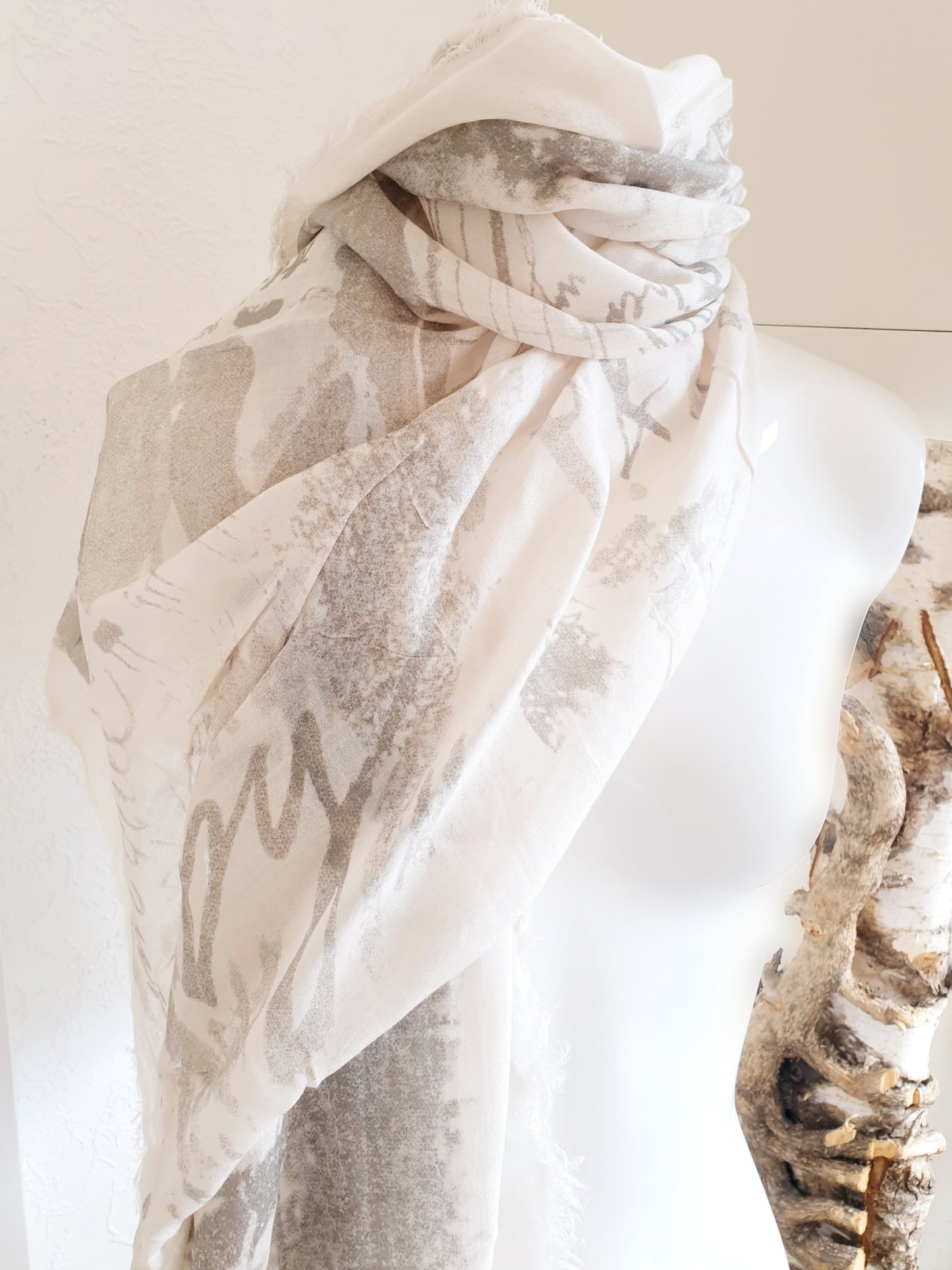 Schal aus micromodal in Beige taupe
