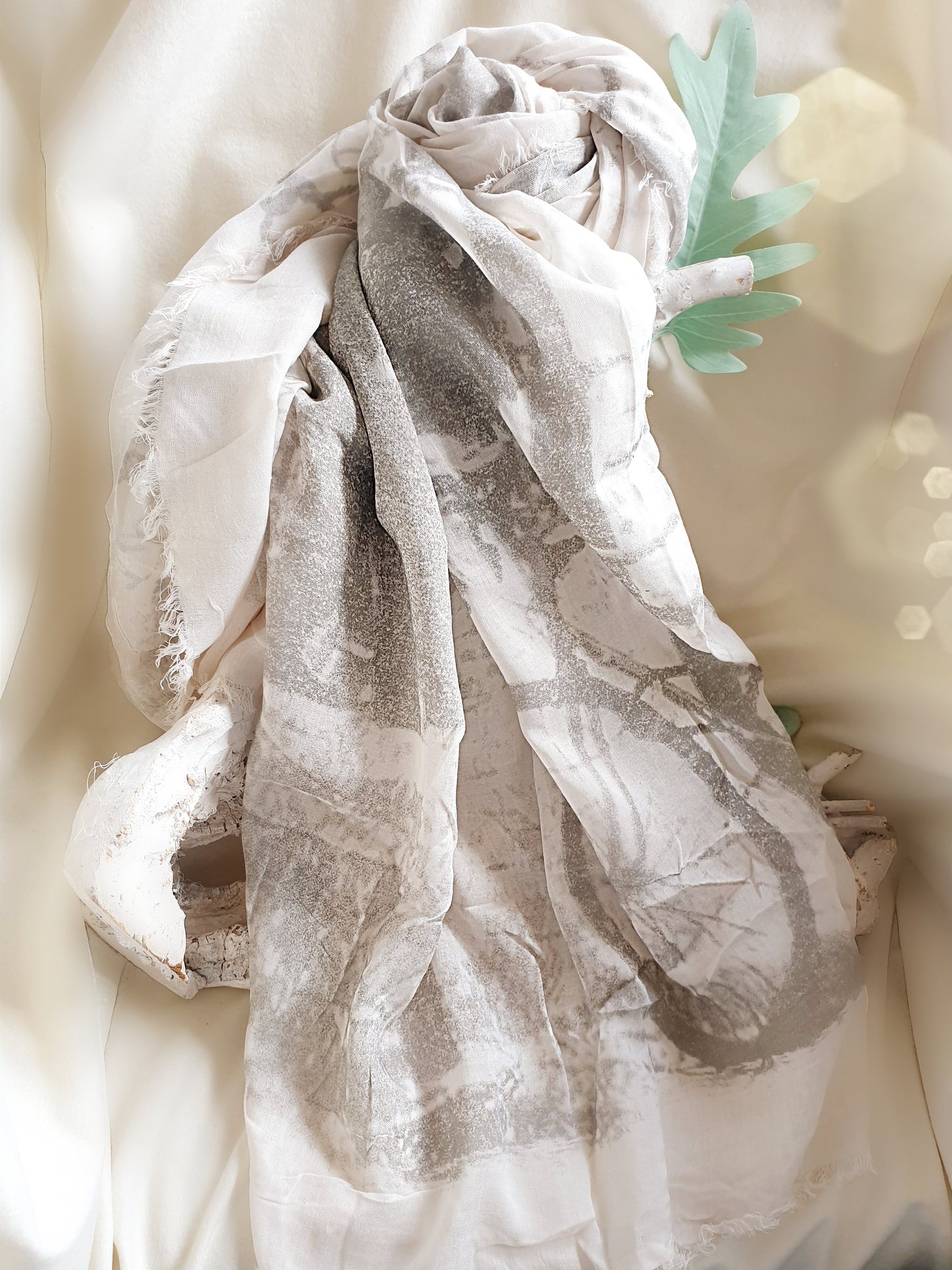 Schal aus micromodal in Beige taupe
