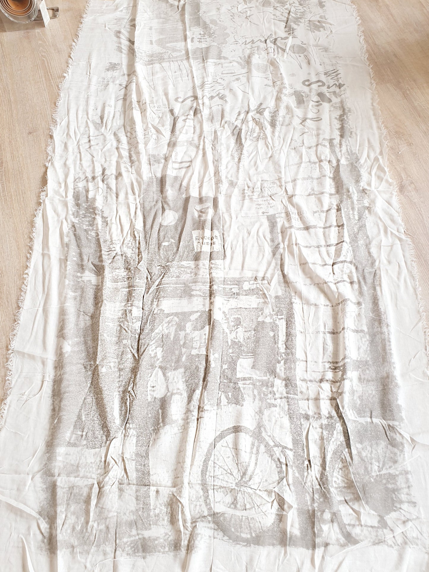 Schal aus micromodal in Beige taupe