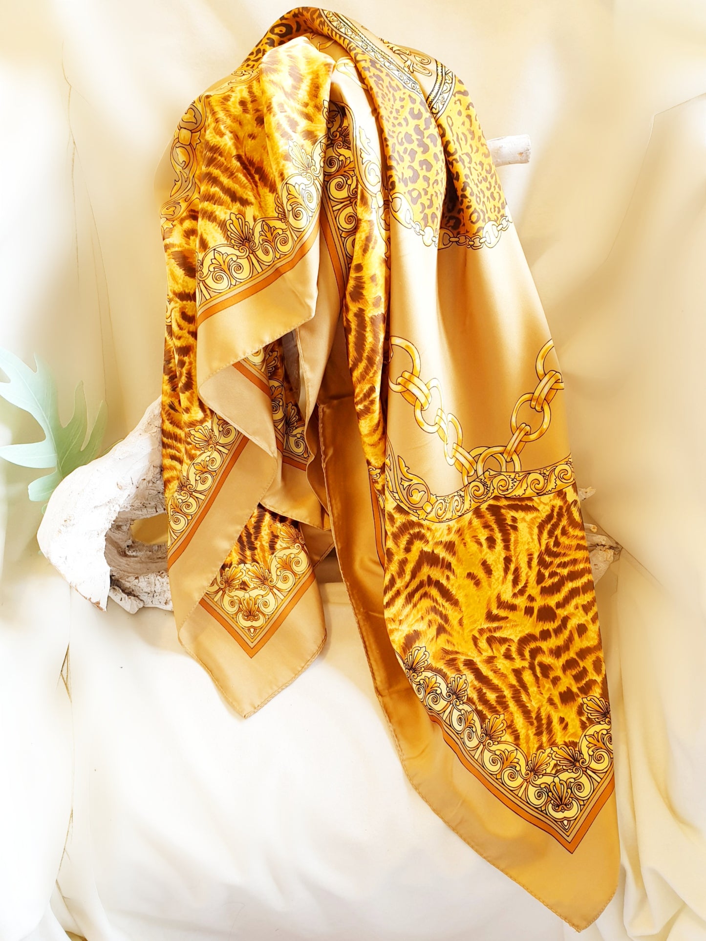 Carré Tuch Schal Camel gelb Leo Print floral