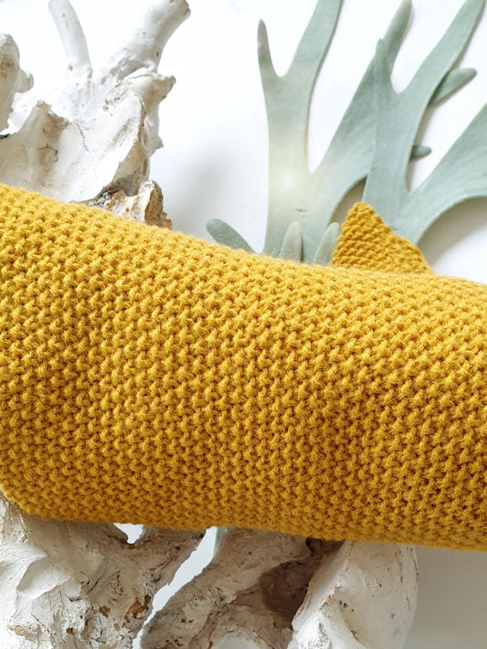 schal-dreieck-strick-gelb