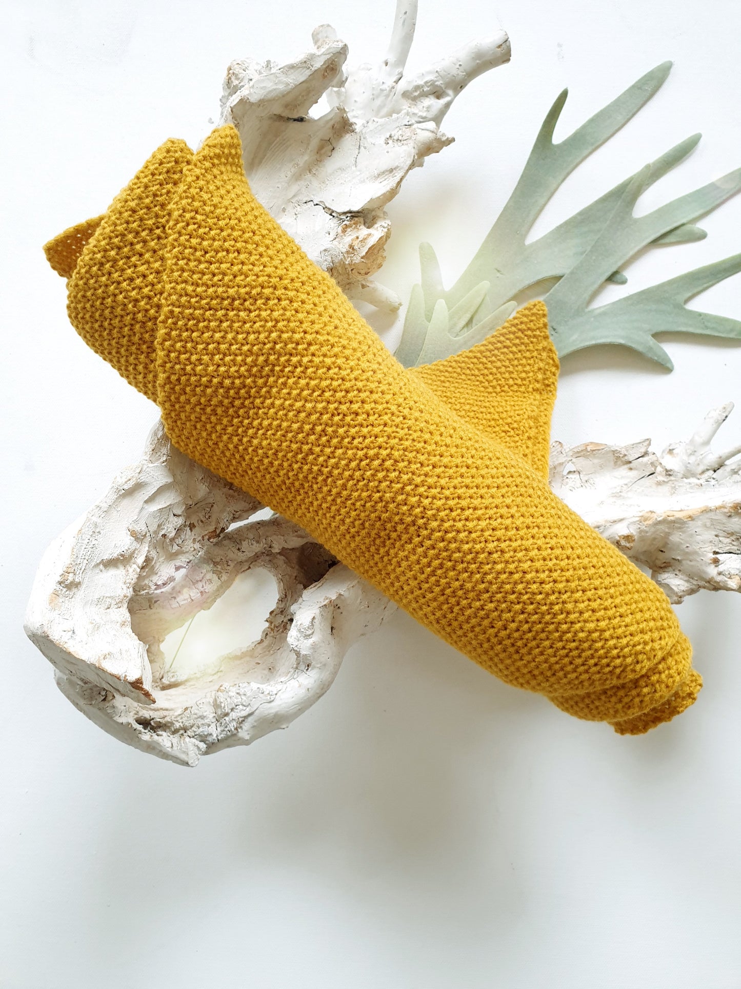 schal-dreieck-strick-gelb