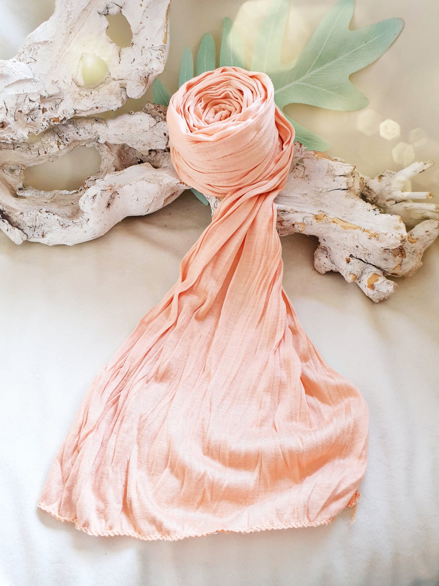 Langer, schmaler Schal aus Jersey in Apricot