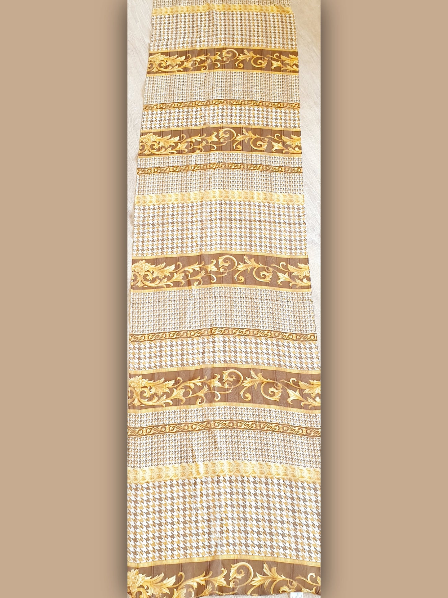 Leichter Schal mit Hahnentritt in Camel und gelb