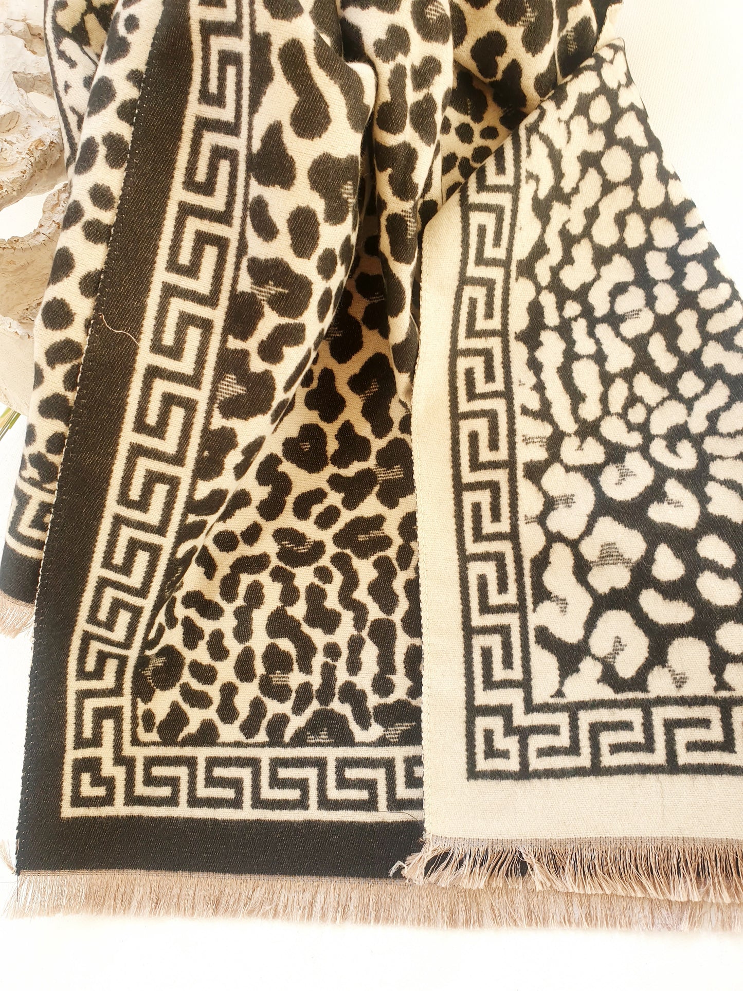 schal-leo-schwarz-beige-viskose-1