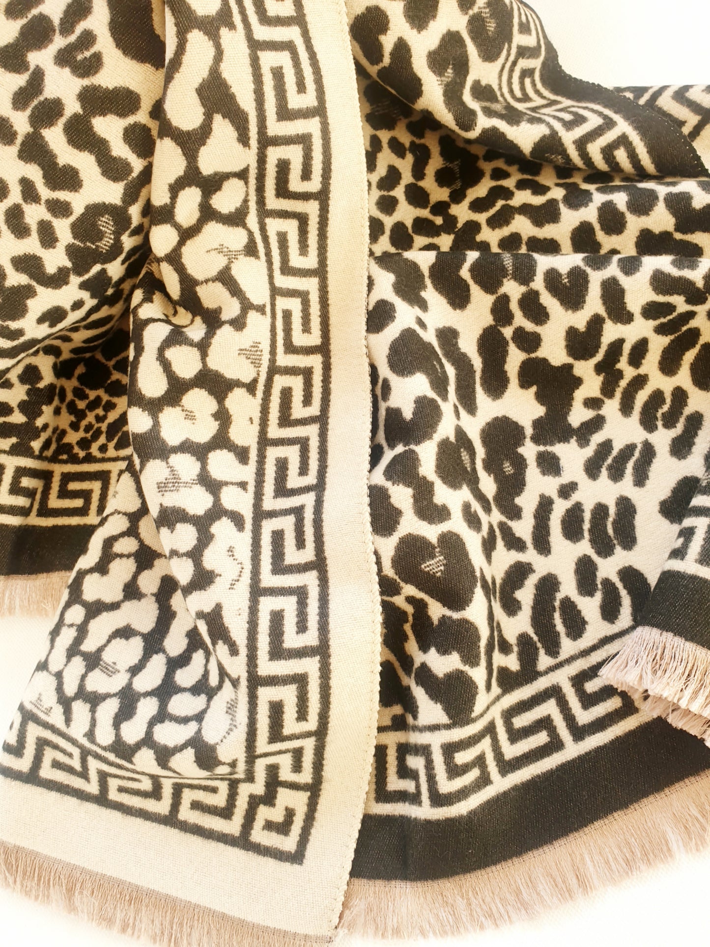 schal-leo-schwarz-beige-viskose-1