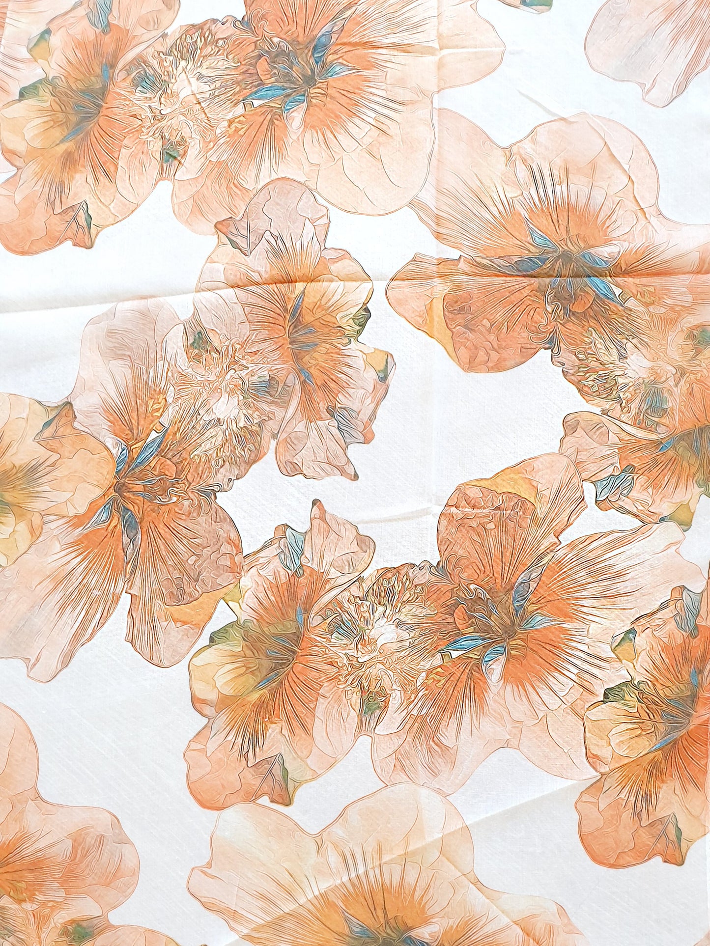 Zarter Schal mit Seidenanteil mit Blüten in Orange