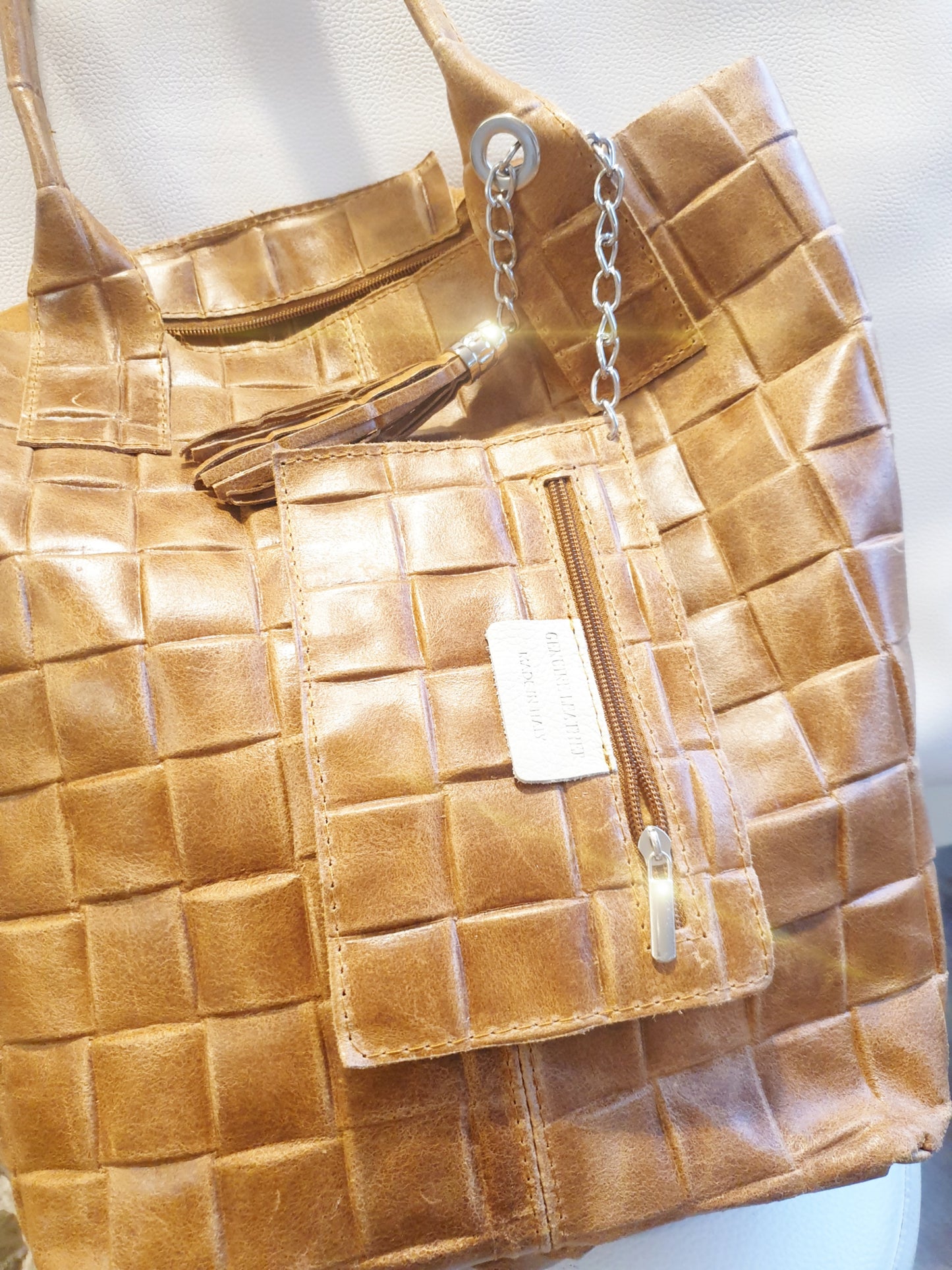 Großer Shopper in Flechtlederoptik aus Leder in Camel
