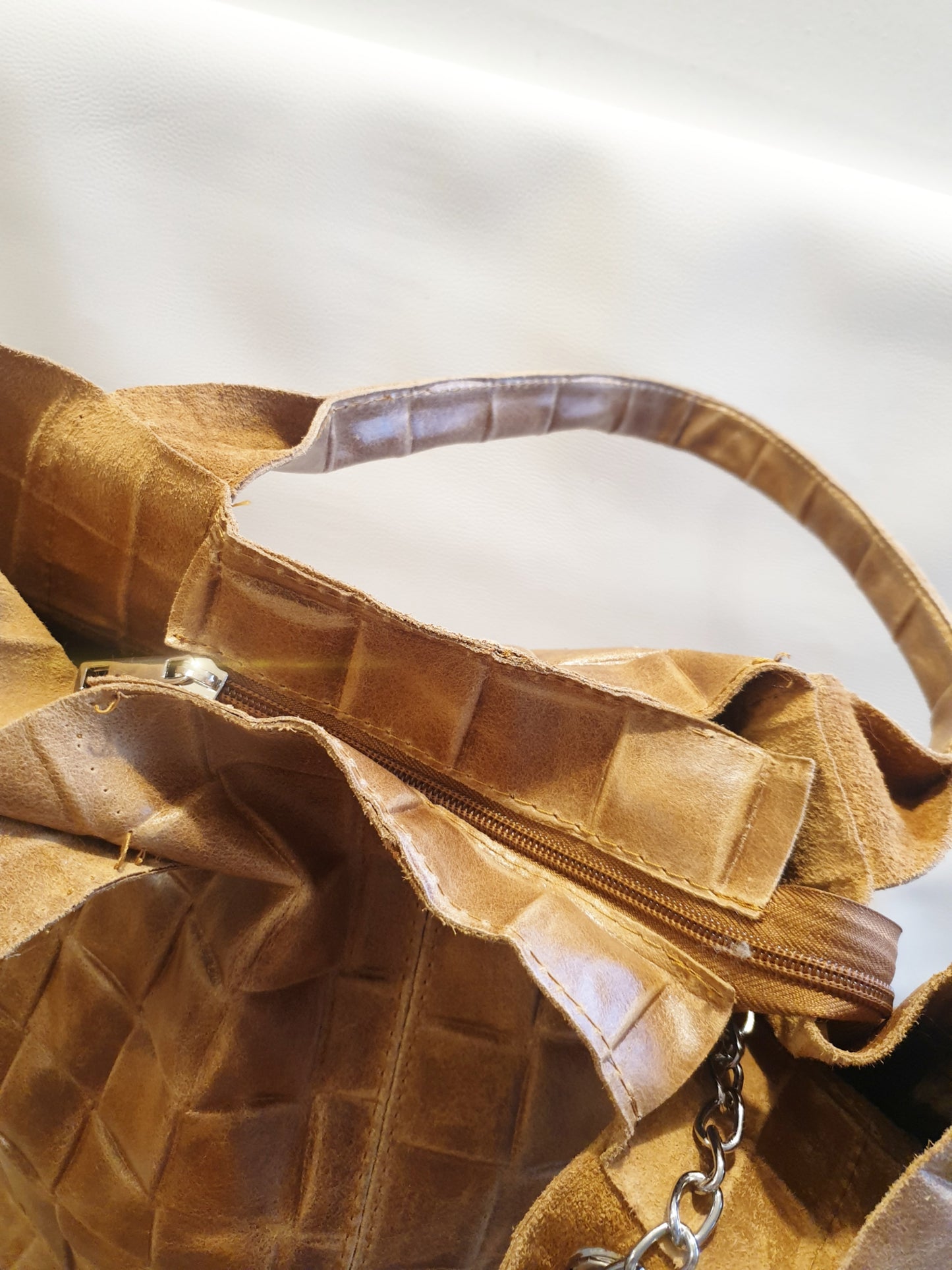 Großer Shopper in Flechtlederoptik aus Leder in Camel