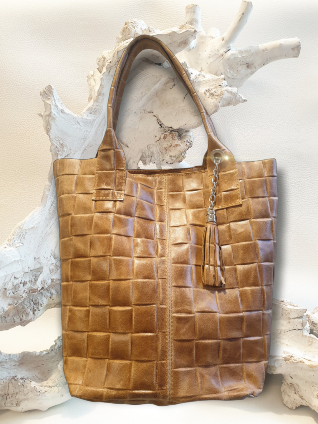 Großer Shopper in Flechtlederoptik aus Leder in Camel