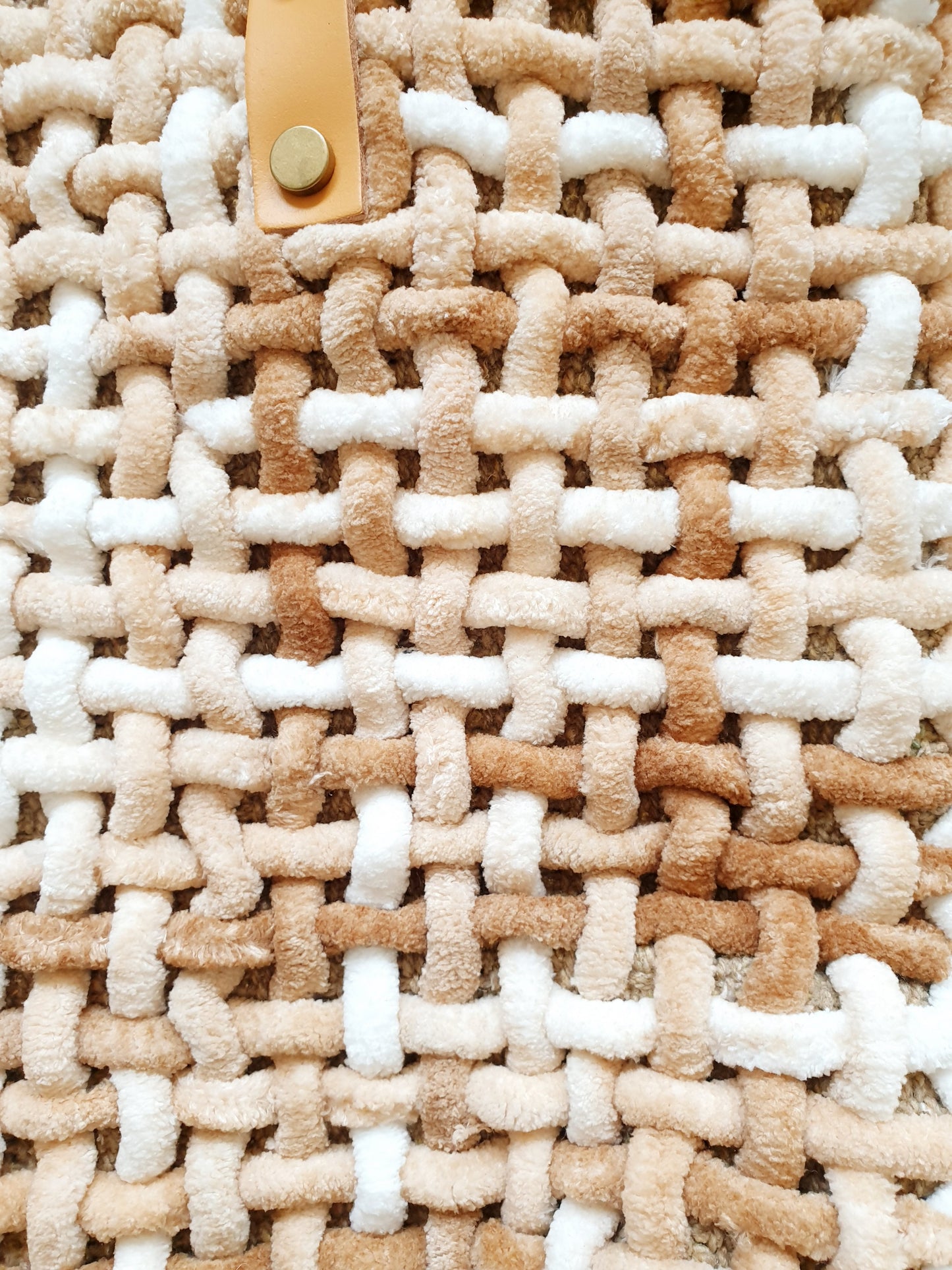 shopper-tasche-gestrickt-camel-chenille-1