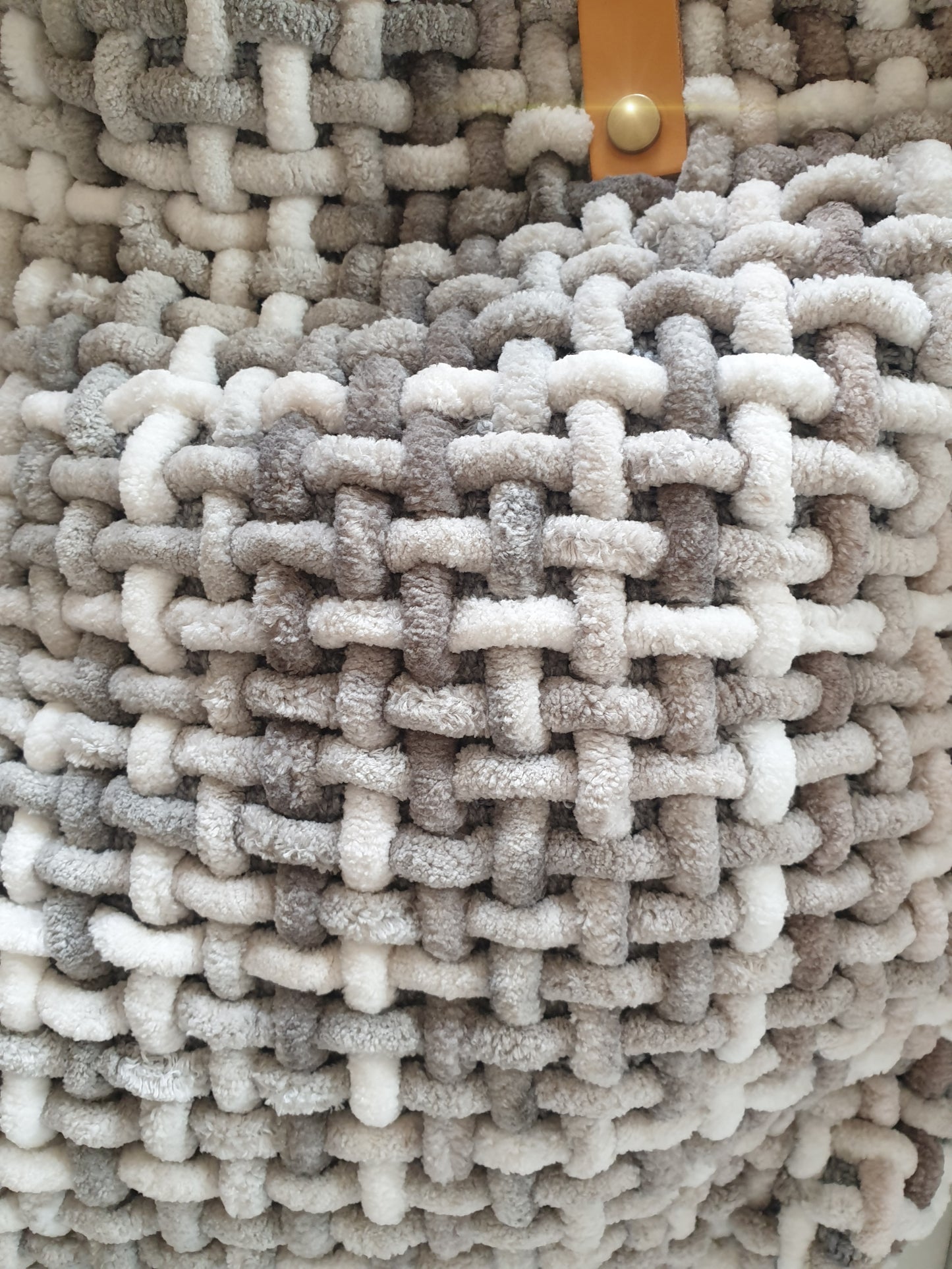 shopper-tasche-gestrickt-grau-chenille-1