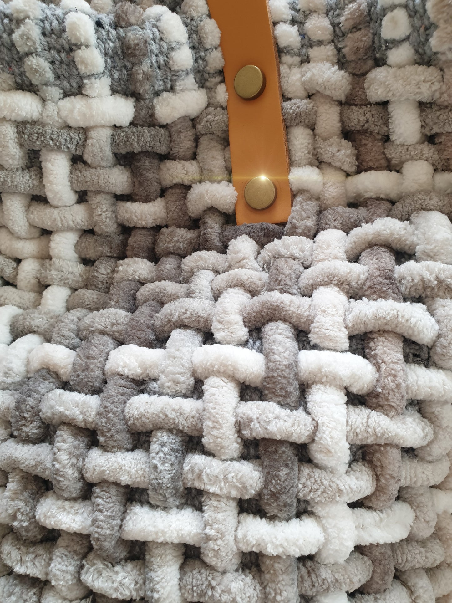 shopper-tasche-gestrickt-grau-chenille-1