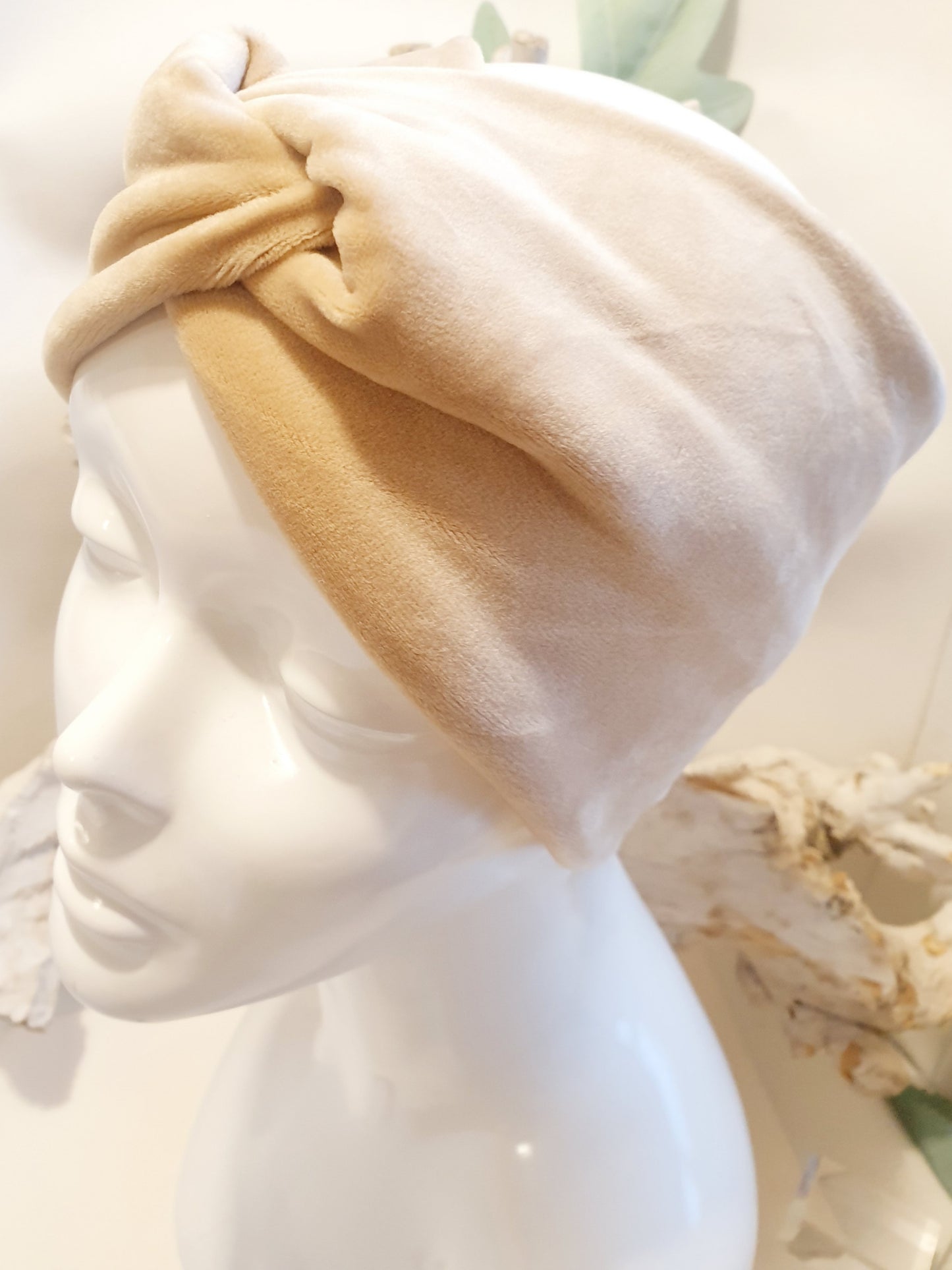 Kuschelweiches Stirnband aus Nickistoff in Camel