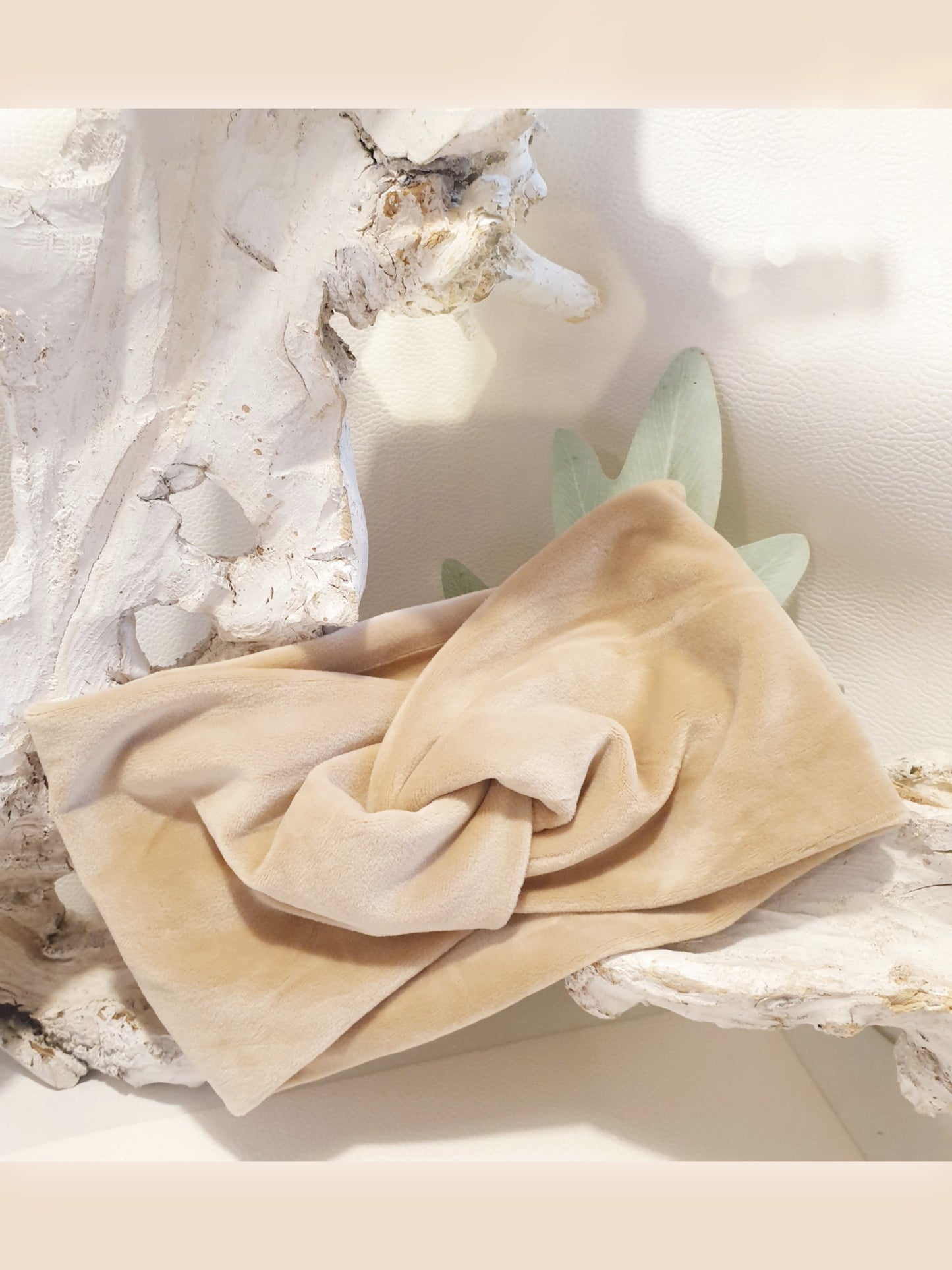 Kuschelweiches Stirnband aus Nickistoff in Camel