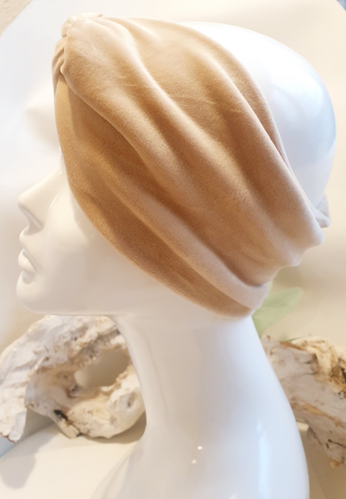 Kuschelweiches Stirnband aus Nickistoff in Camel