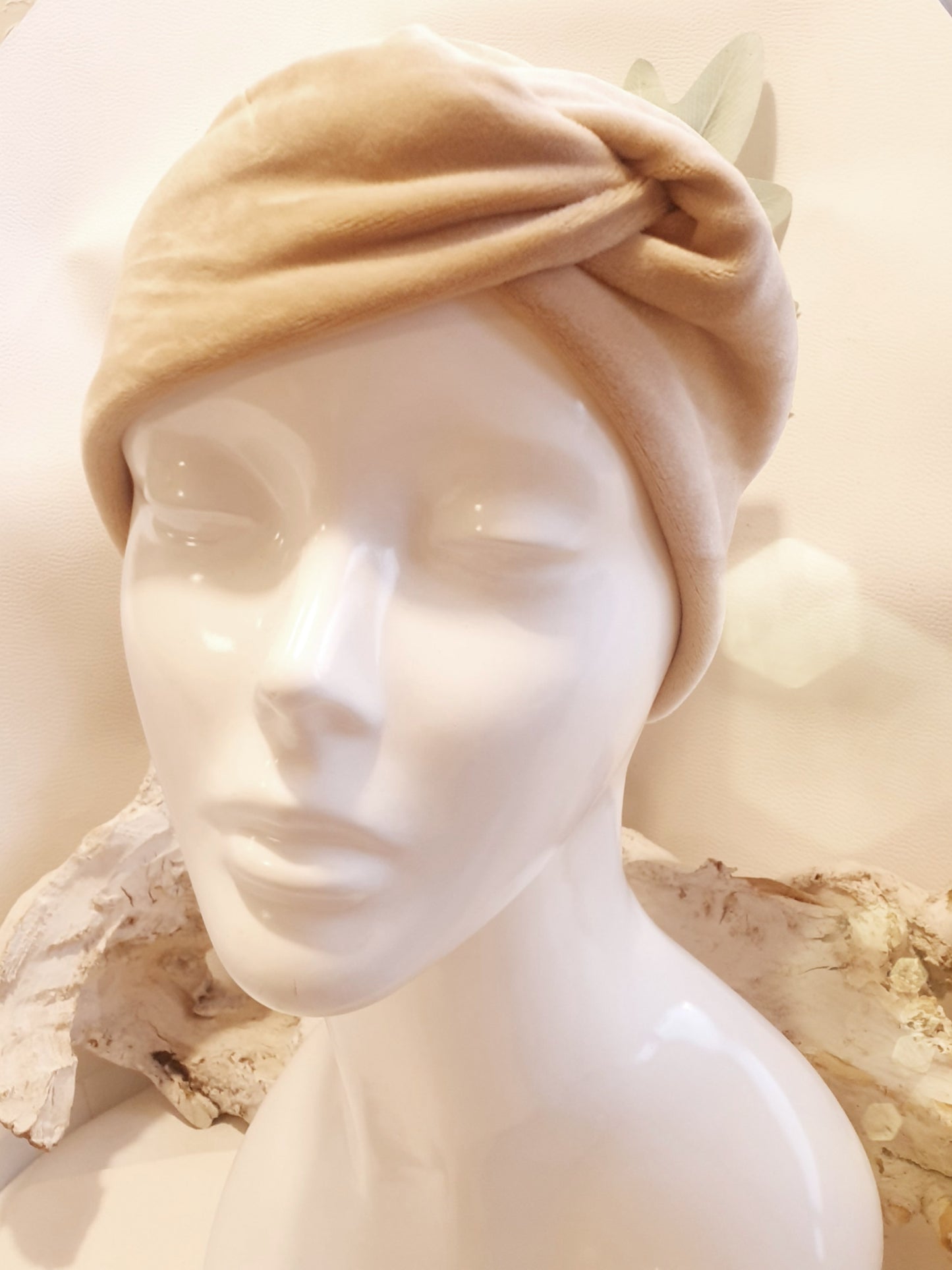 Kuschelweiches Stirnband aus Nickistoff in Camel