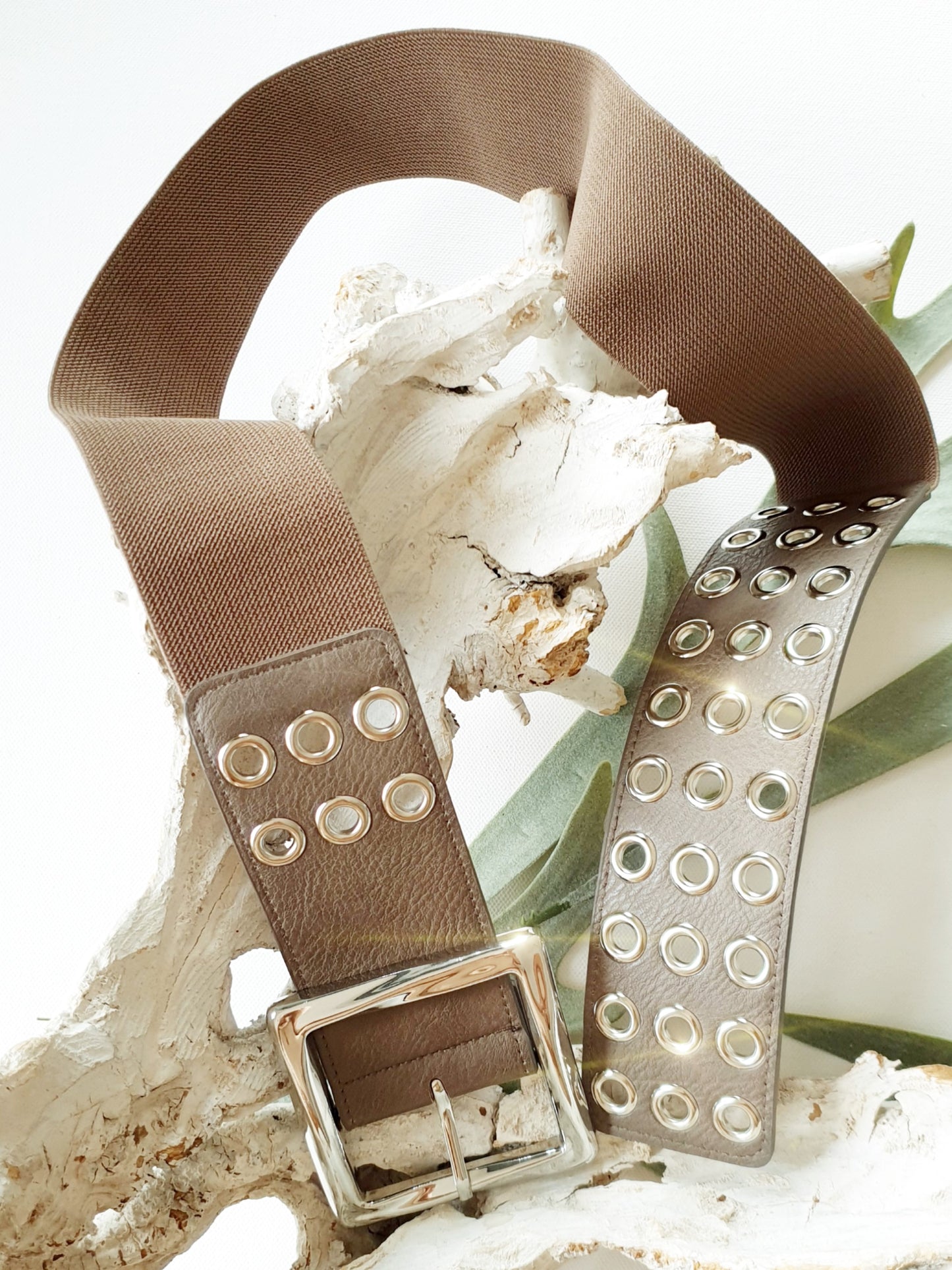 stretch-guertel-breit-taupe-nieten-1