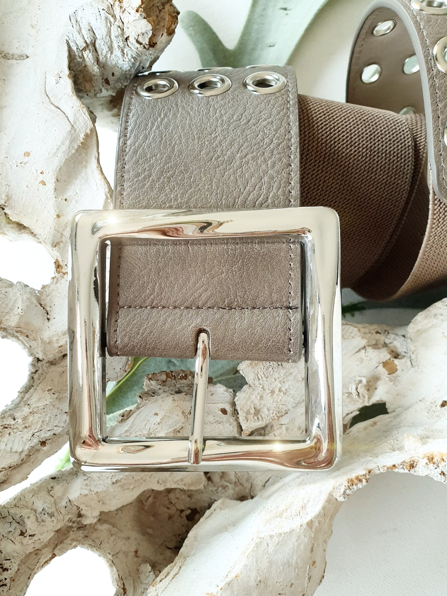 stretch-guertel-breit-taupe-nieten-1
