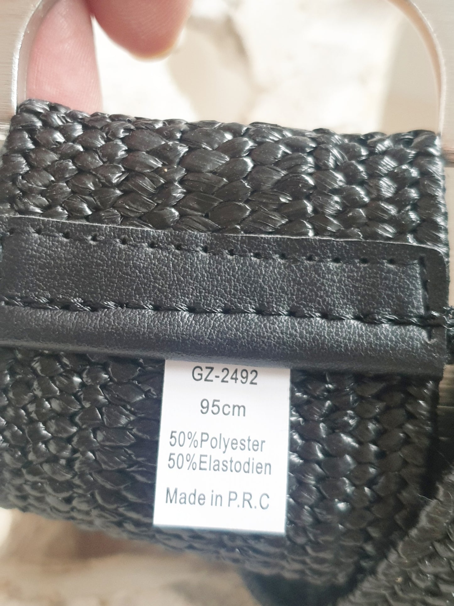 Stretchgürtel im Bastlook Schwarz mit toller Schnalle Materialschild