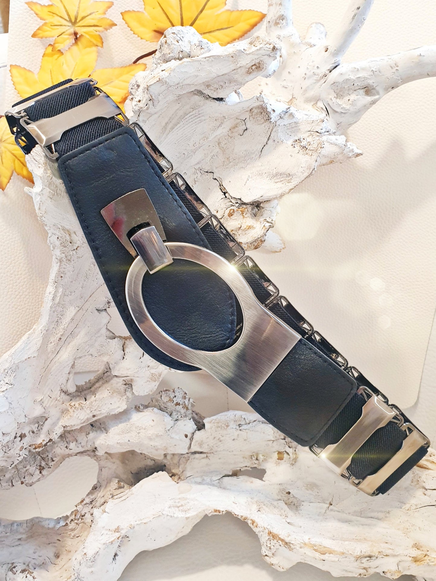 Stretchgürtel mit Metallelementen Schwarz