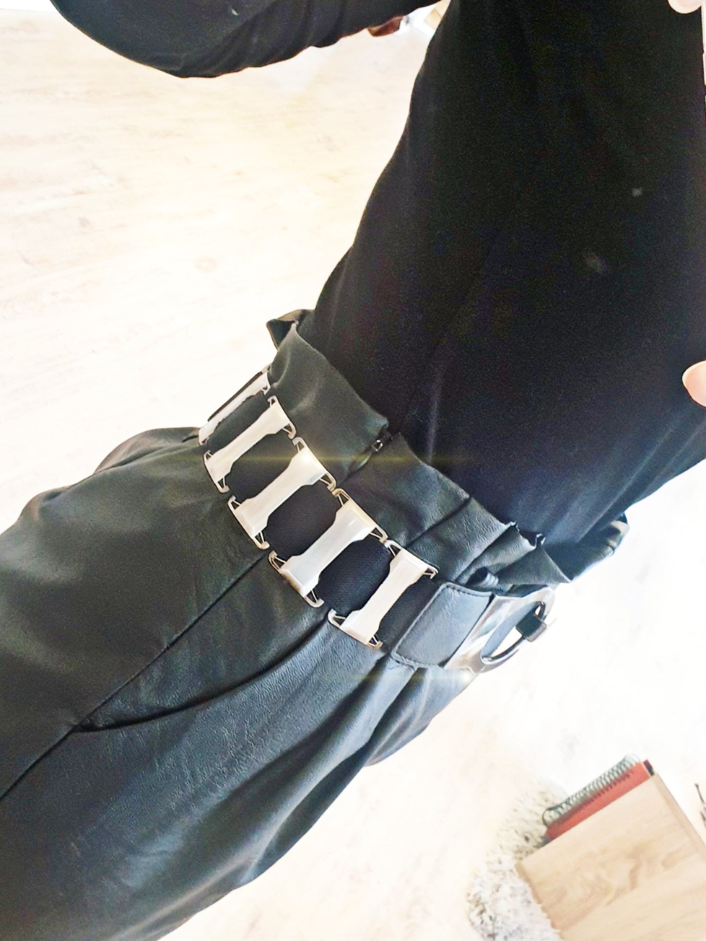 Stretchgürtel mit Metallelementen Schwarz