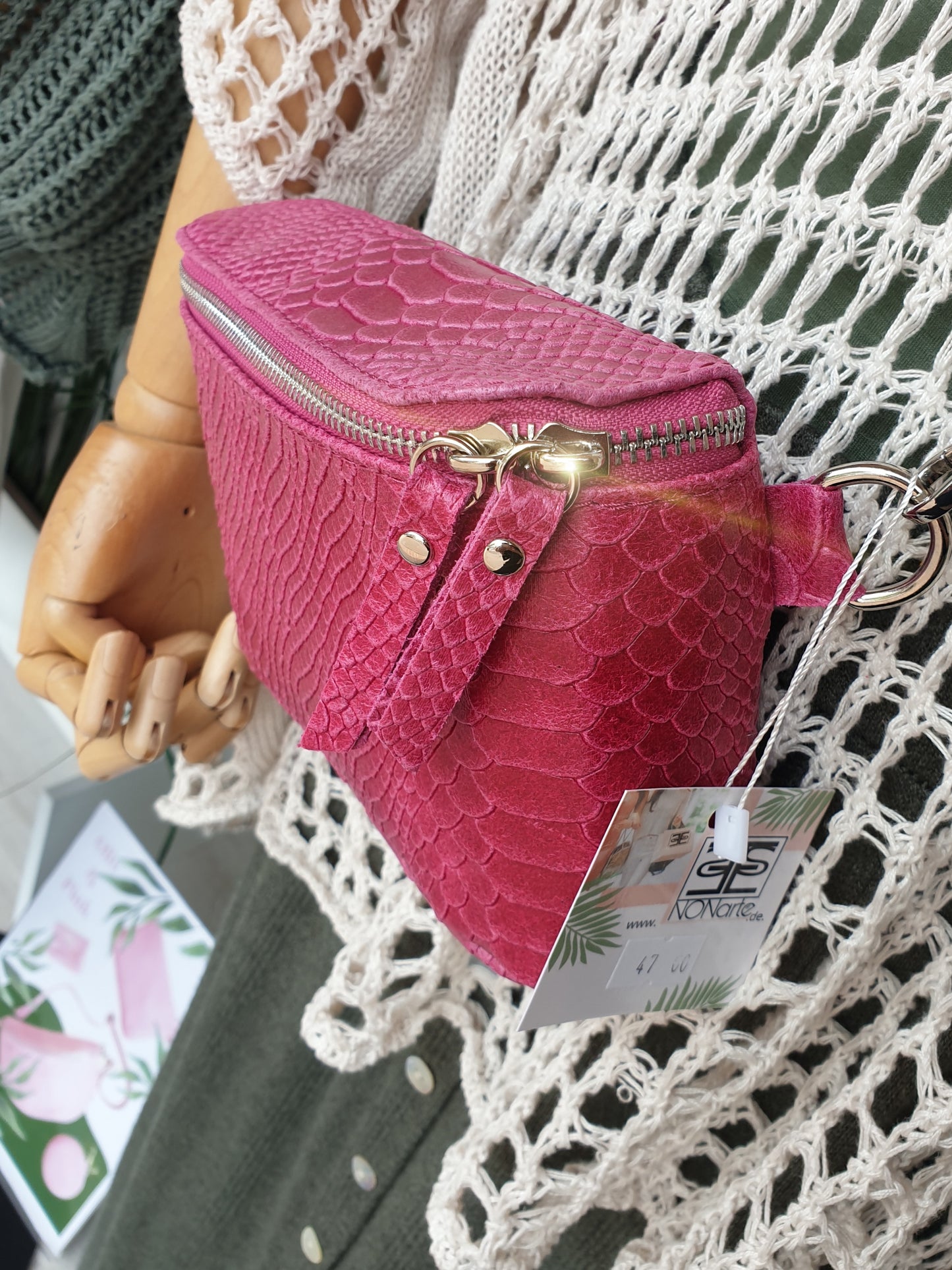 Bauchtasche Crossbody Leder mit Schlangenprägung in Pink